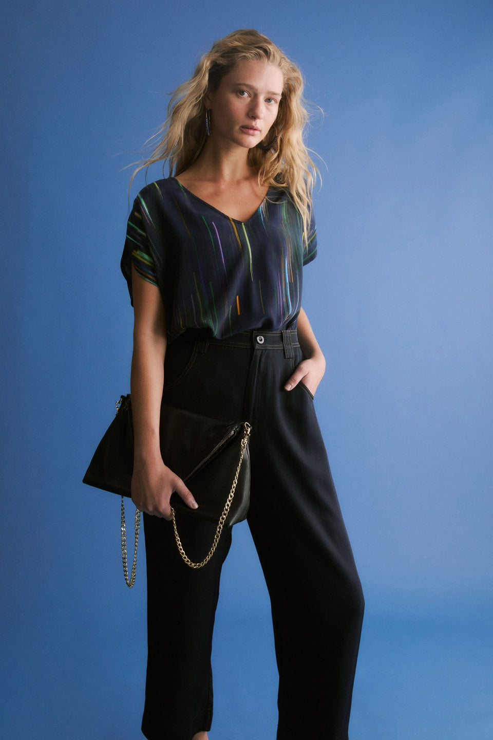 Kayra Silky Print Short Sleeve V-Neck Top Campaign Model Front | ALINEA PRINT