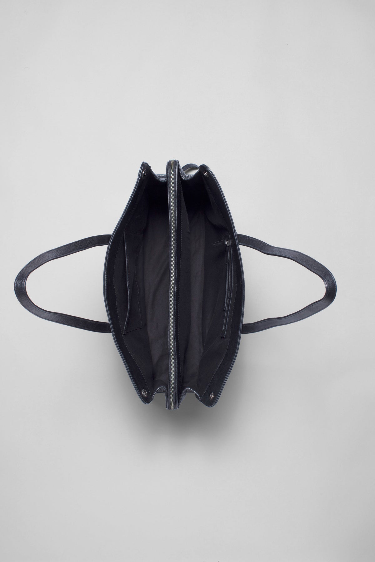 Edda Large Cow Leather 2 Pocket Bag Detail | Black