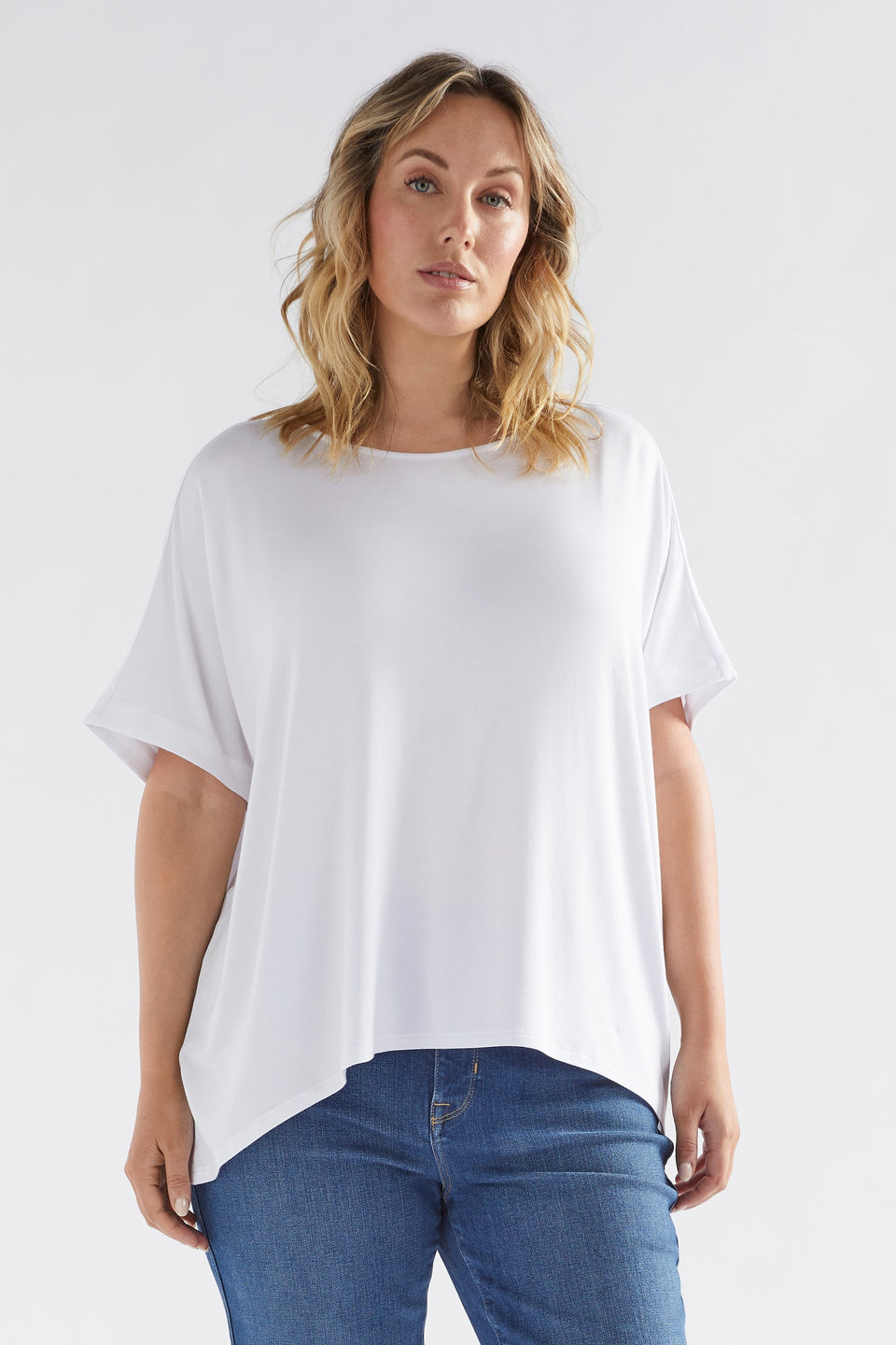 Telse Relaxed Stretch T-shirt Model Front Jess | WHITE