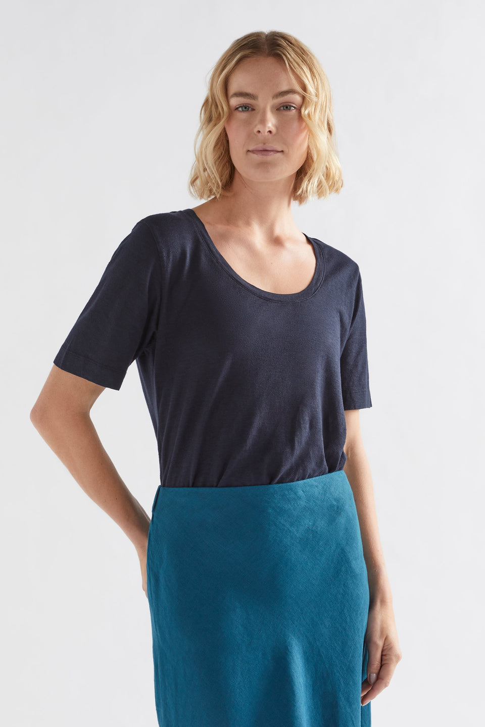 Skala Cotton-Hemp Scoop Neck Basic Tee Model Front | INK