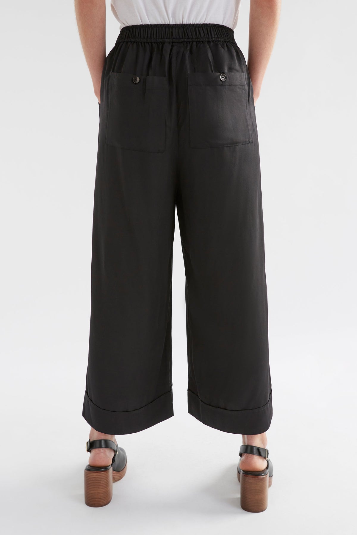 Cropped Wide Leg Culotte Model Back Onda | BLACK