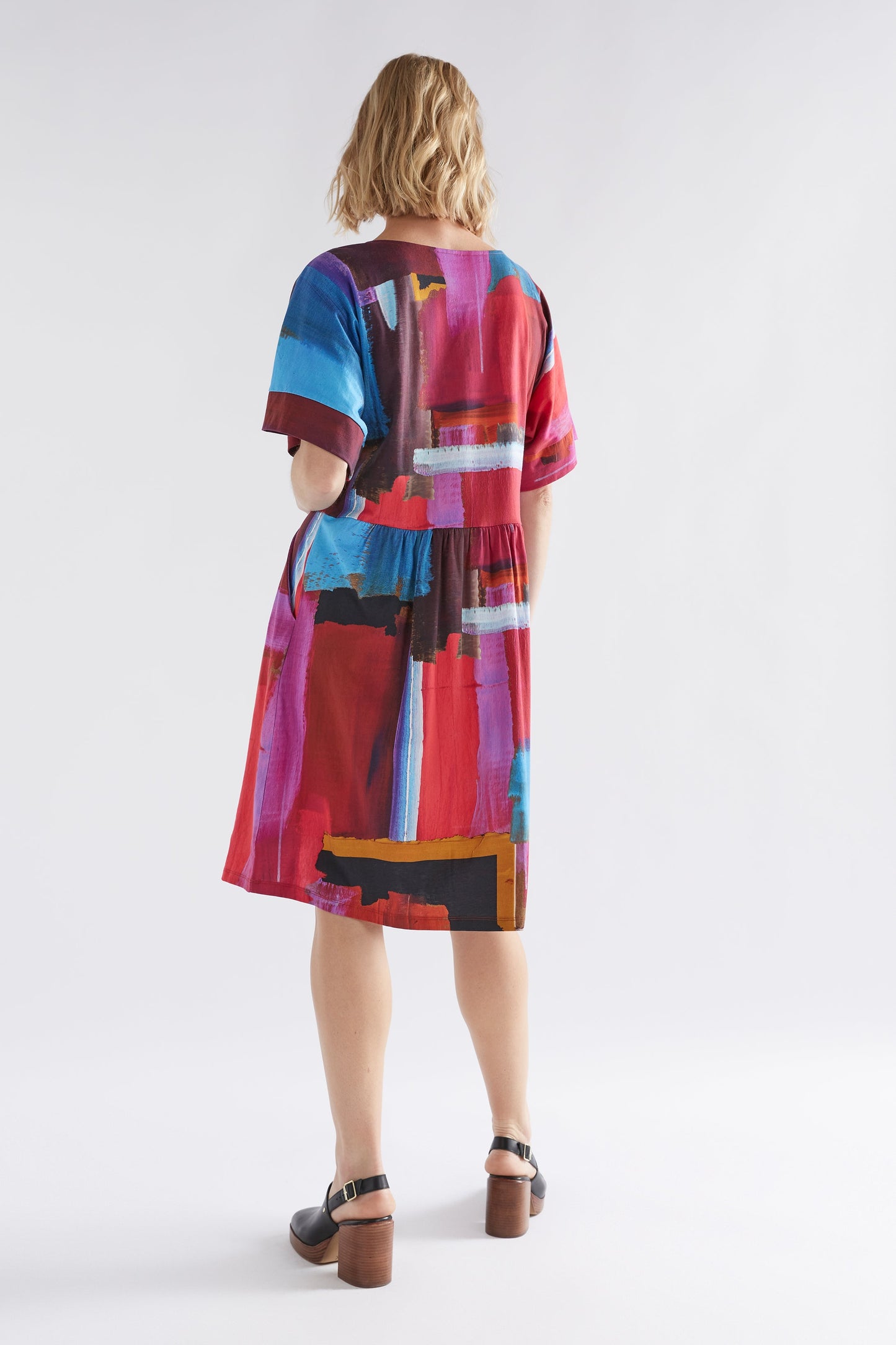 Anden Bold Print Organic Tshirt Dress Model Back| MUSEUM PRINT