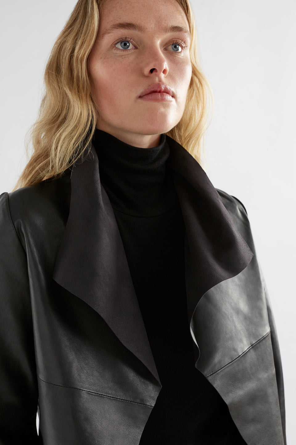 Fine Leather Lightweight Jacket Model with skivvy Front detail Black