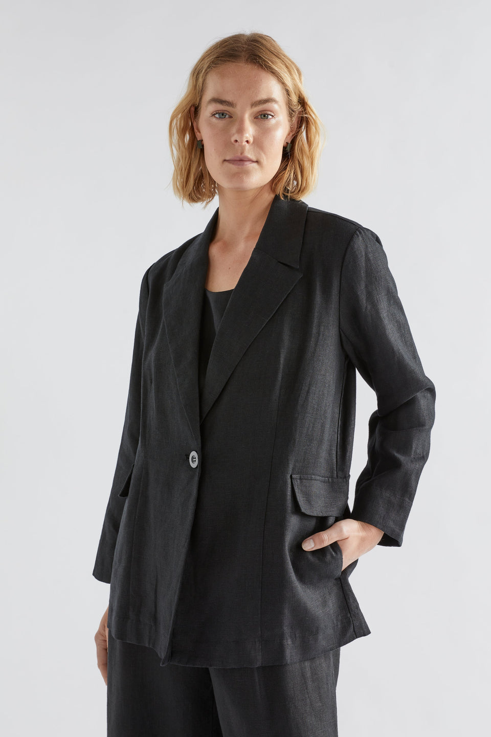 Ilona Linen Single Button Blazer Model Front | BLACK