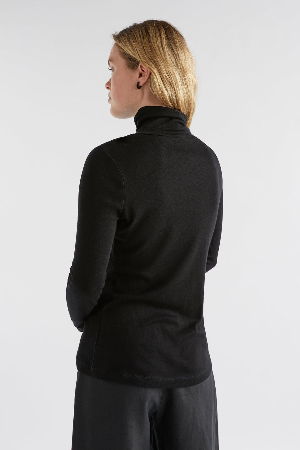 Merino Lightweight Long Sleeve Skivvy Model Back | BLACK