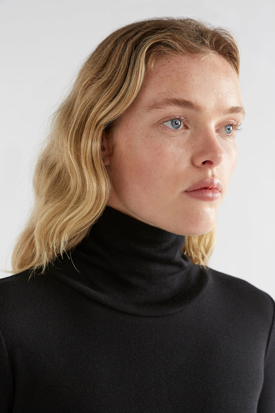 Merino Lightweight Long Sleeve Skivvy Model Detail | BLACK