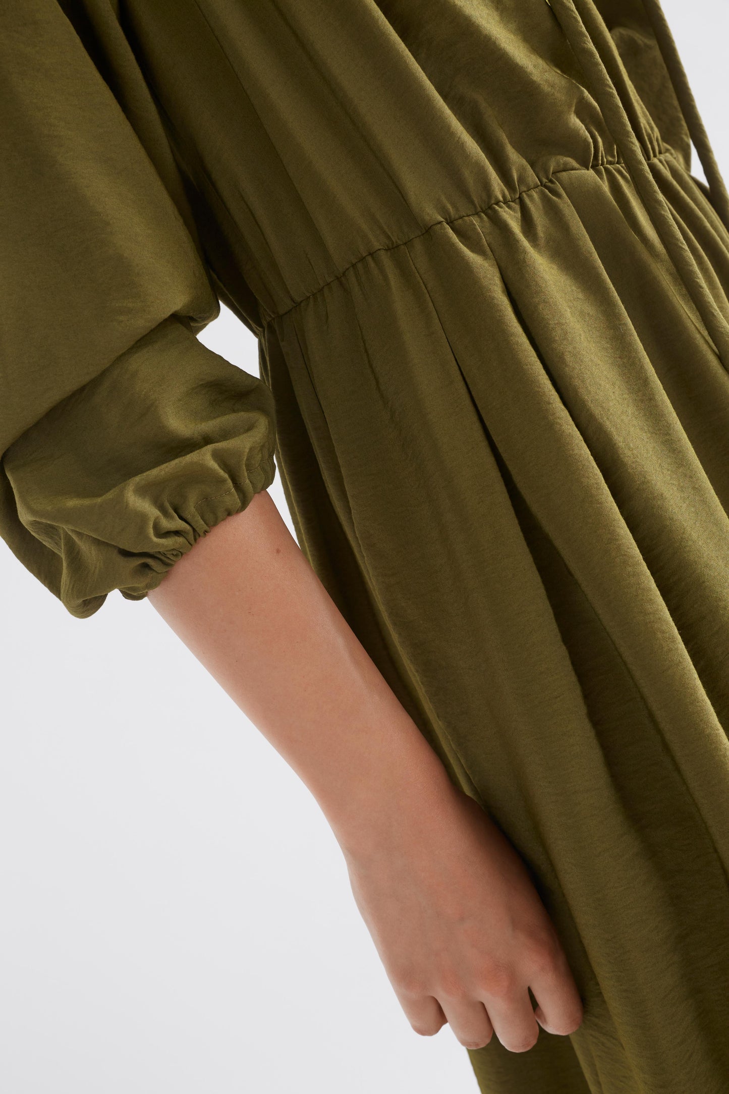 Etne Midi Length Long Sleeve V-Neck Dress Model Detail Waist | DARK OLIVE