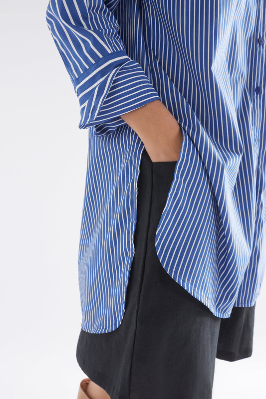 Ligne Relaxed Cotton Stripe Shirt Model Side Detail | BLUE STRIPE