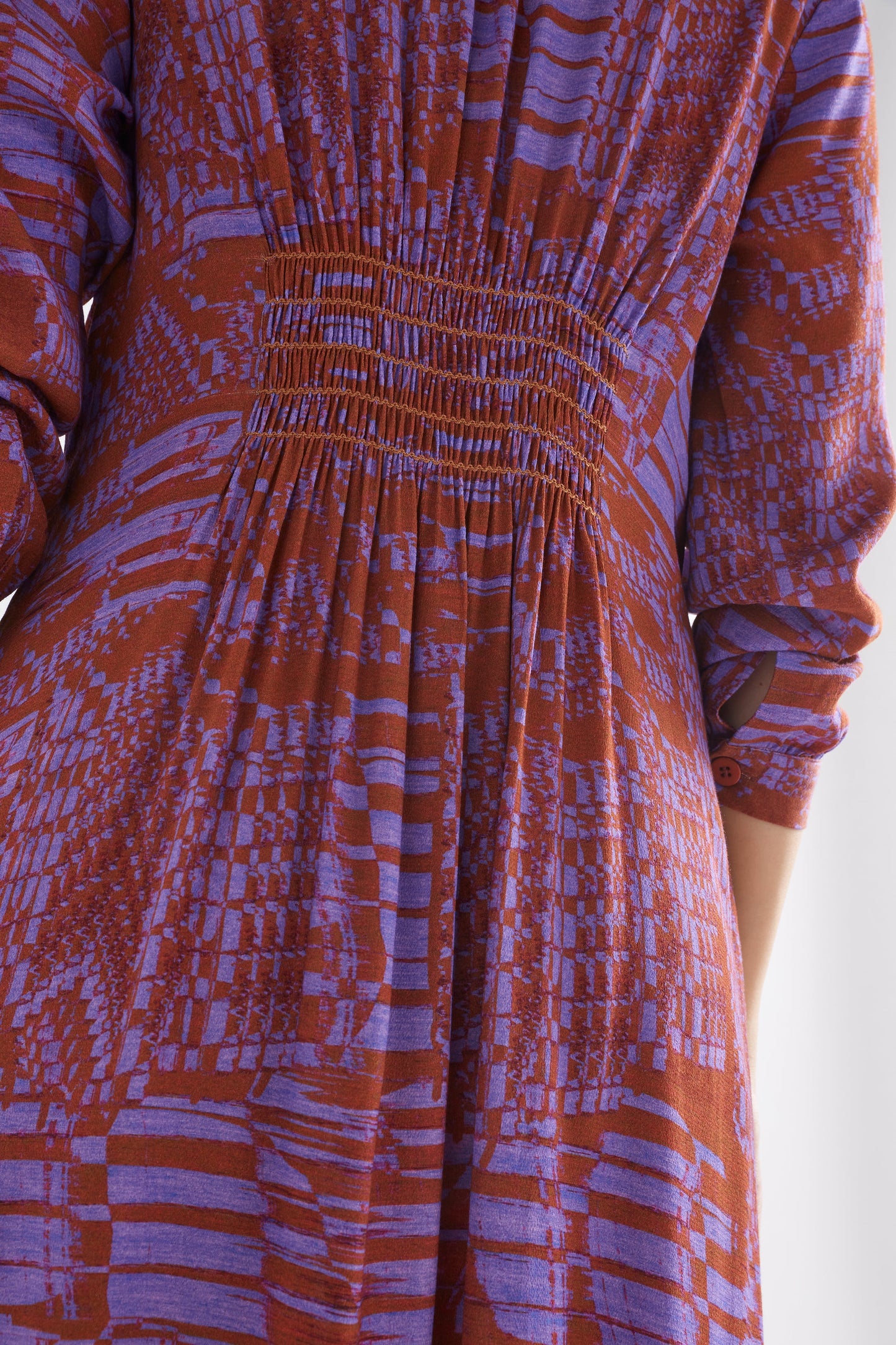 Neil Long Sleeve Shirred V-Neck Print Midi Dress Model Back Detail | MAGIC PRINT