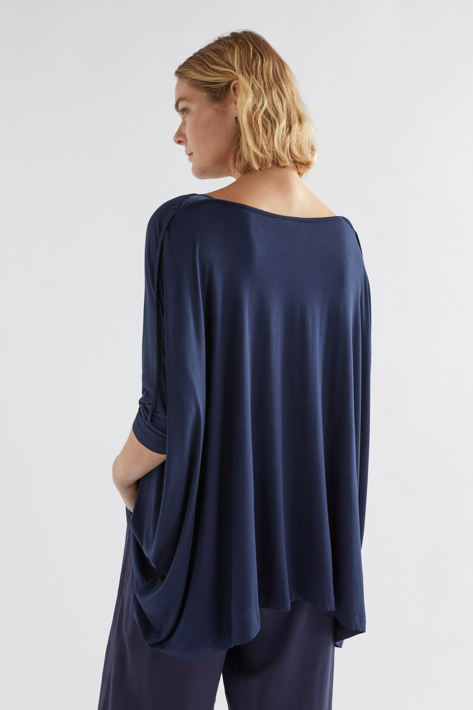 Wide Stretch Classic Jersey Top Model Back Angled Jess | Navy