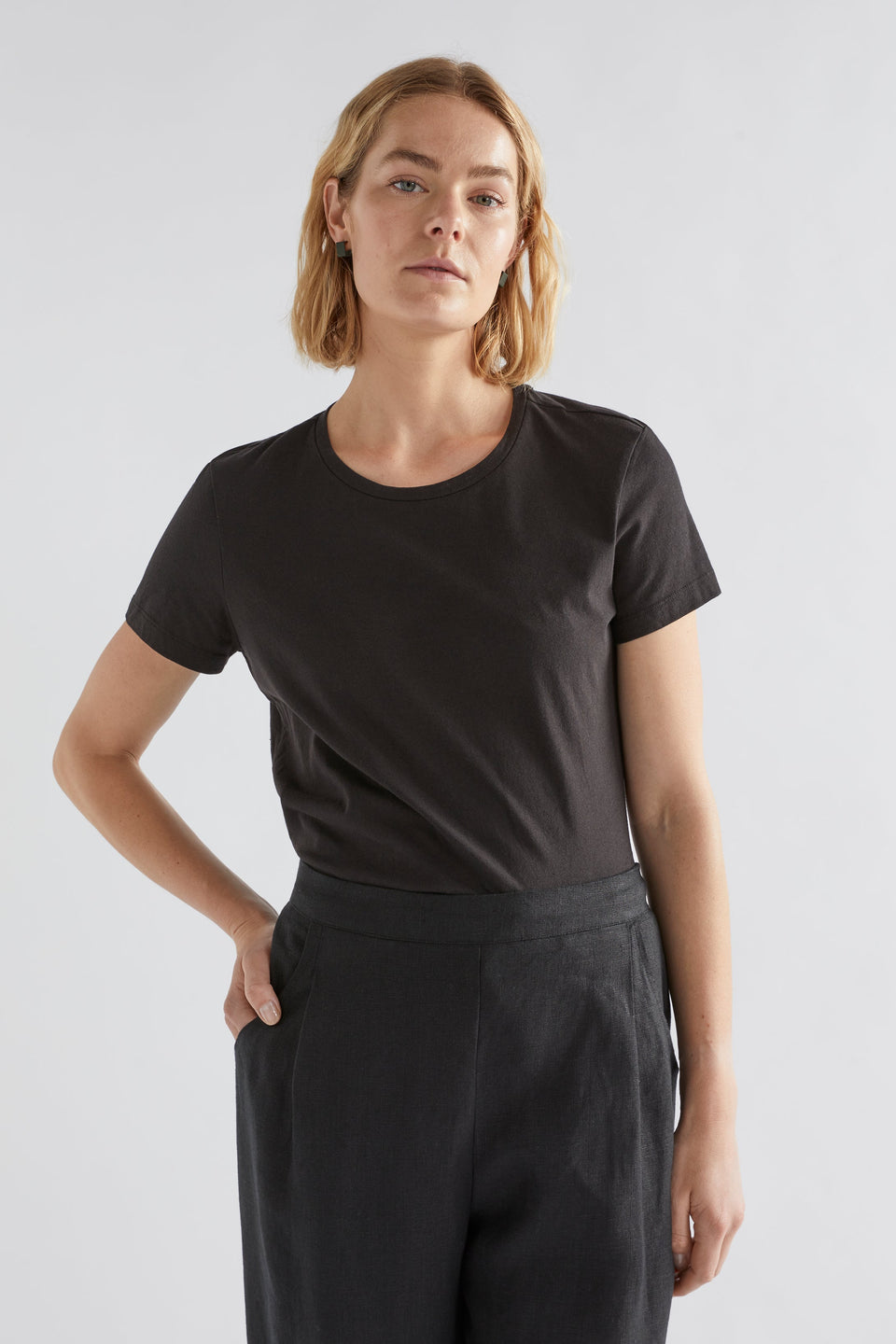 Henning Organic Cotton Tee Model Front Jess | BLACK