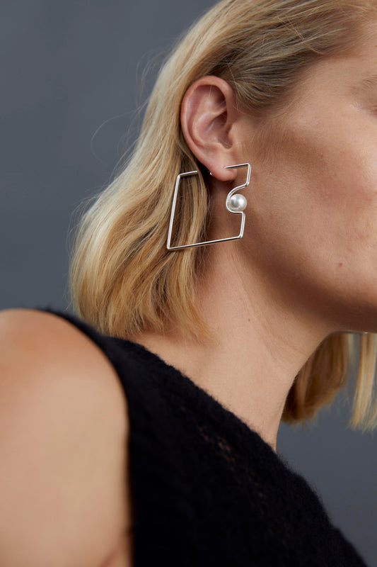 Osta Fine Square Pearl Hoop Earring campaign | SILVER