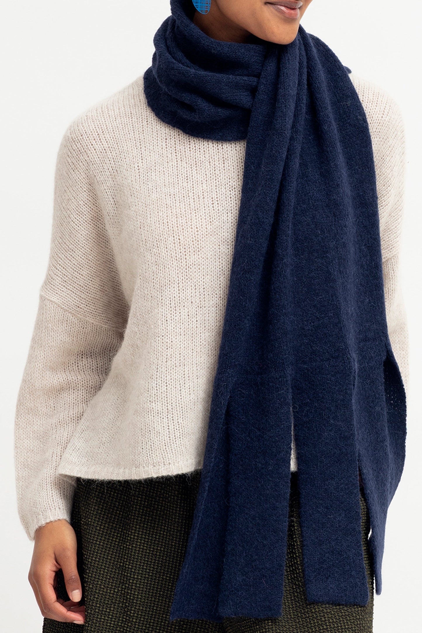 Agna Alpaca-Wool Large Tassel Knitted Scarf Model Front Detail | STEEL BLUE