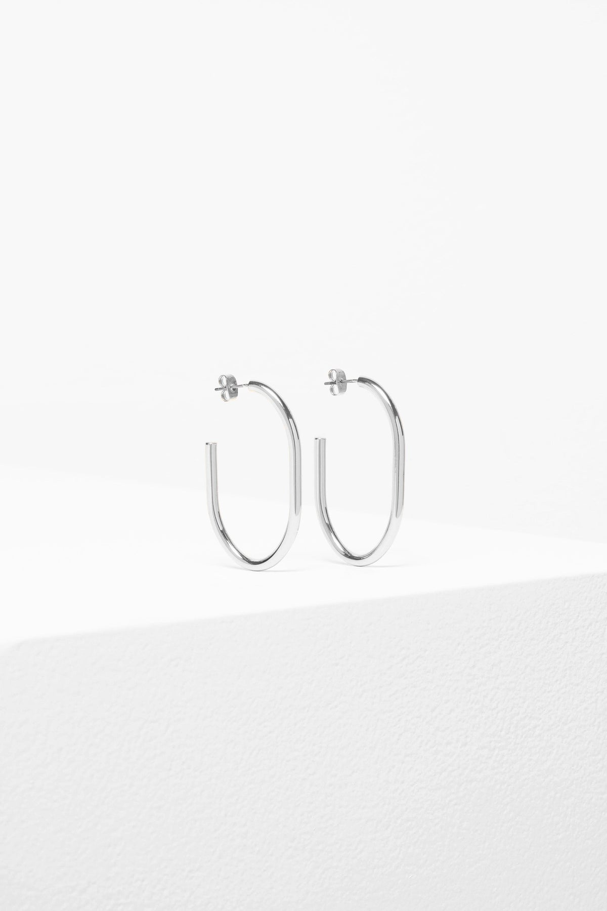 Rei Gold Oval Hoop Earring | SILVER