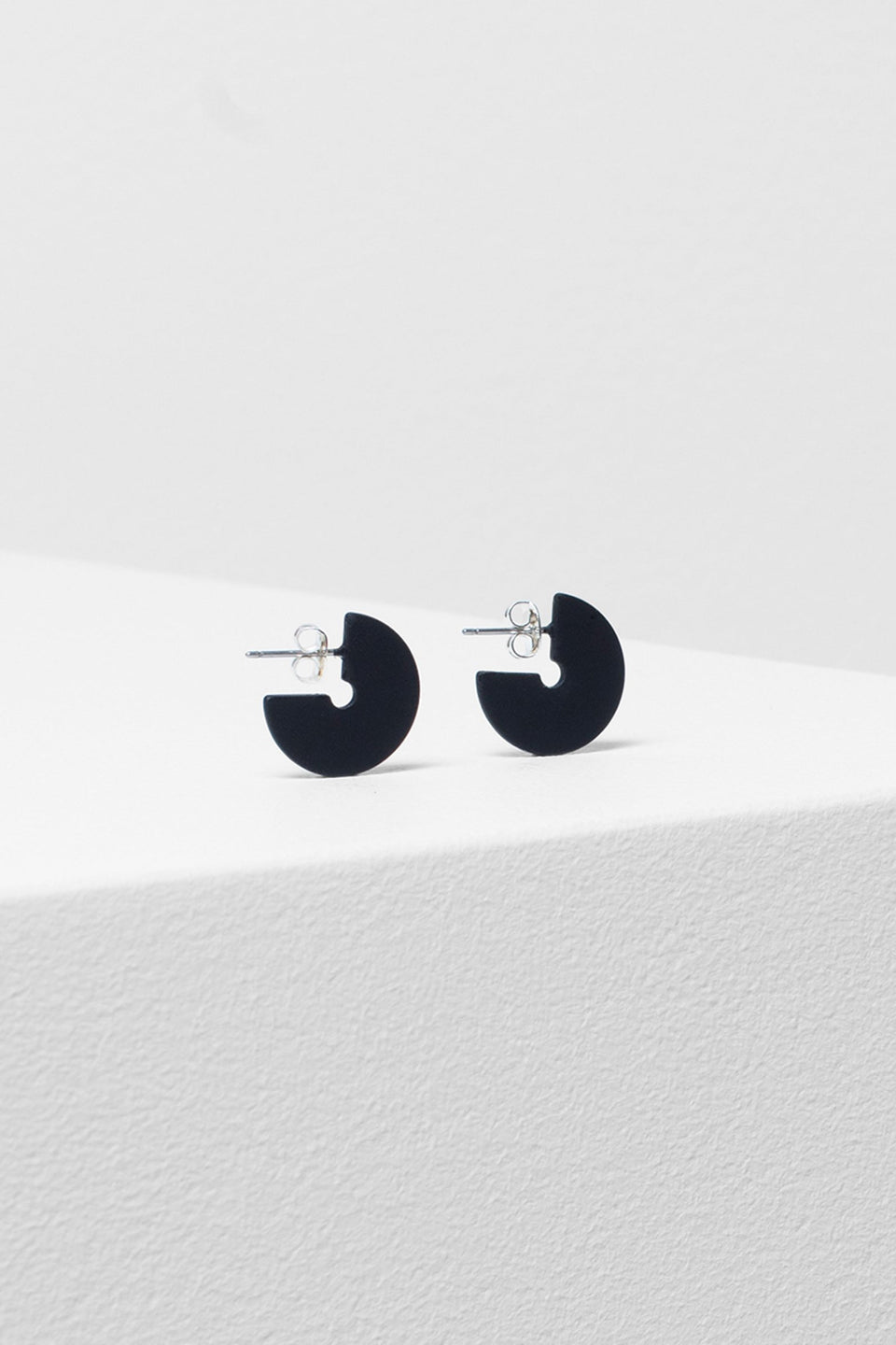 Vivi Circle Matte Metal Earring Side Angled | BLACK MATTE