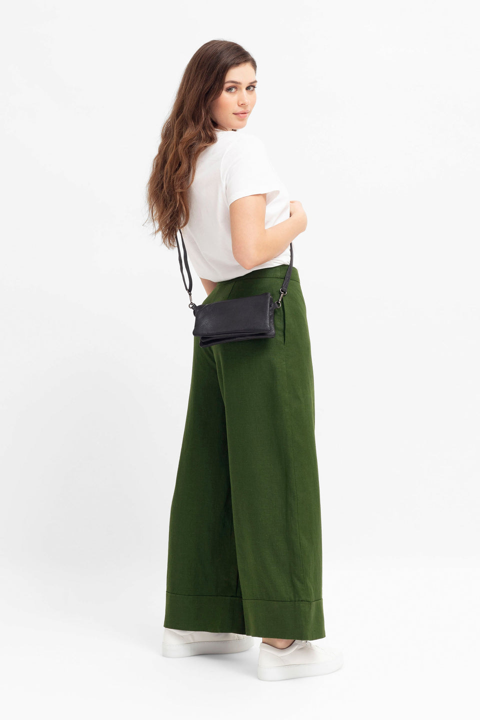 Triple City Leather Cross Body Bag Front model | Black