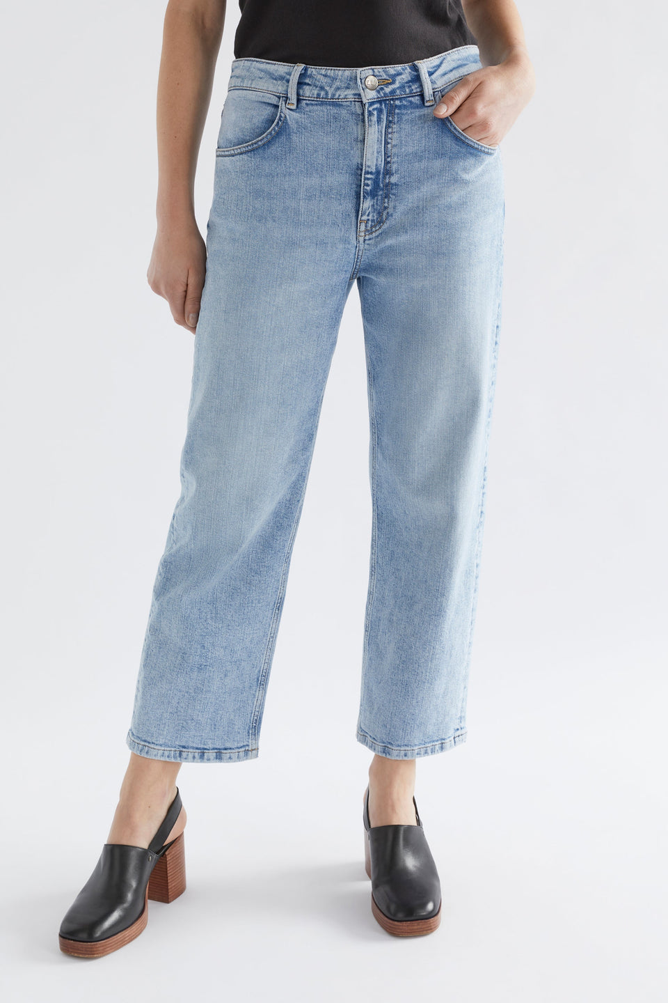 Ven Light Wash Mid Rise Regular Fit Jean Model Front crop | LIGHT WASH