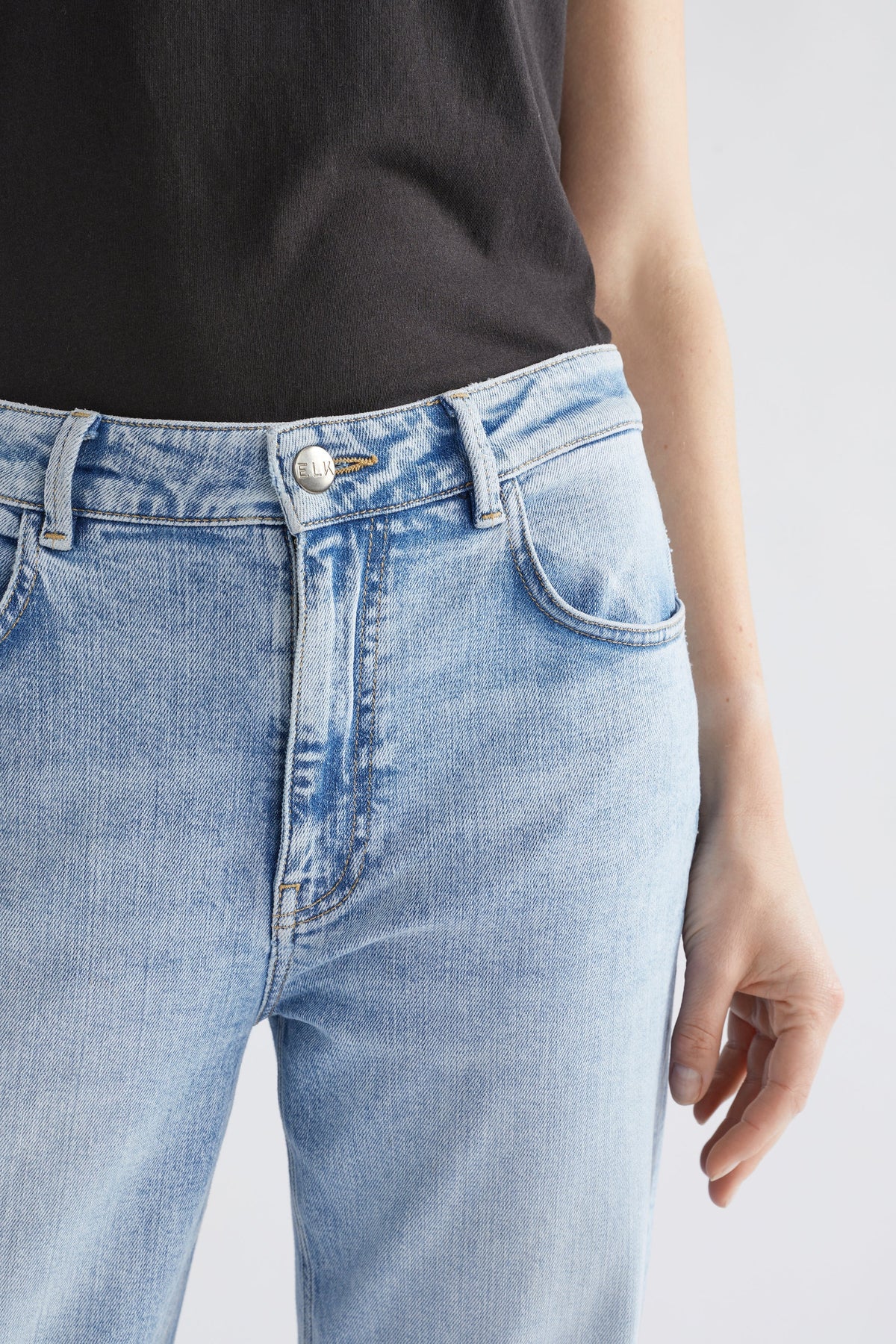 Ven Light Wash Mid Rise Regular Fit Jean Model Front Detail | LIGHT WASH