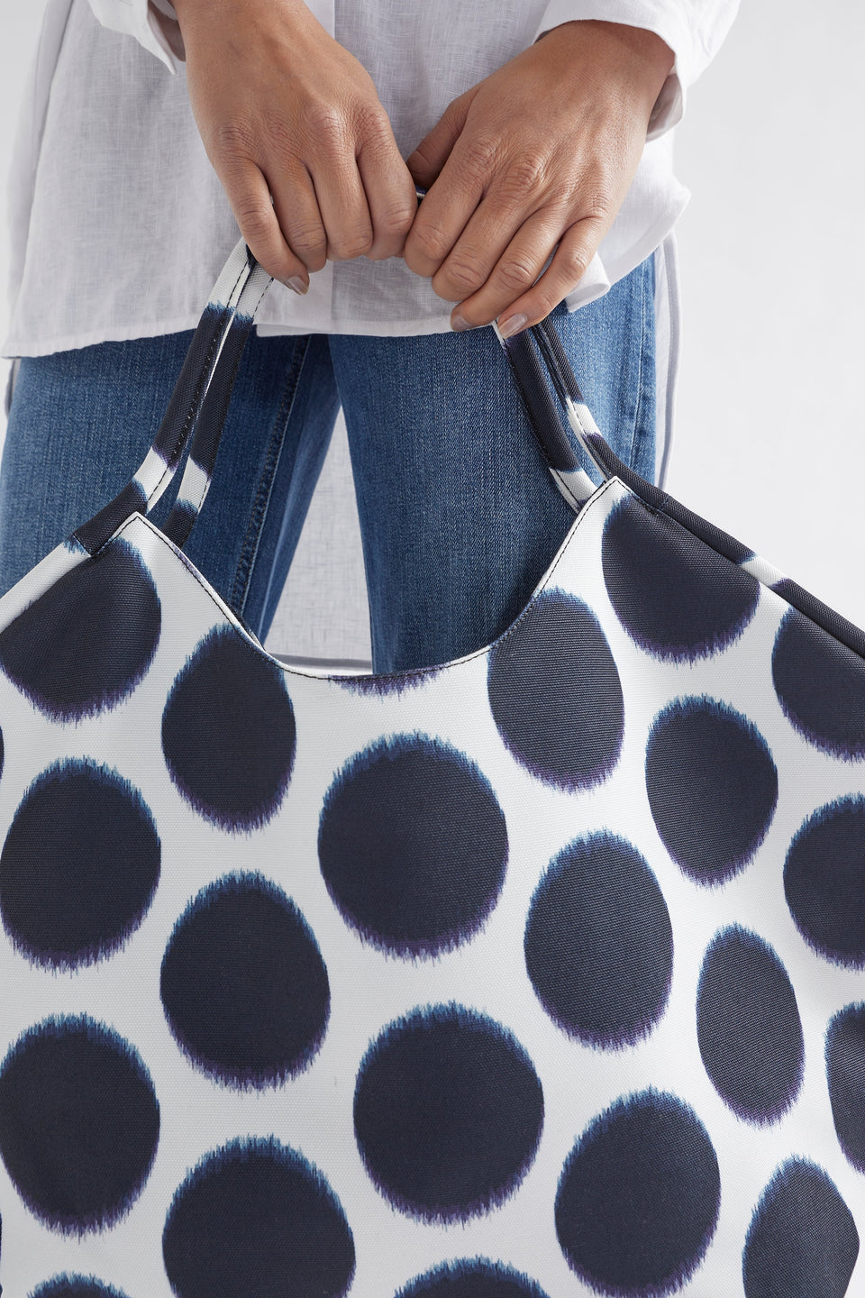 Ivet Recycled Fabric Tote Bag Model close | SOFT SPOT PRINT