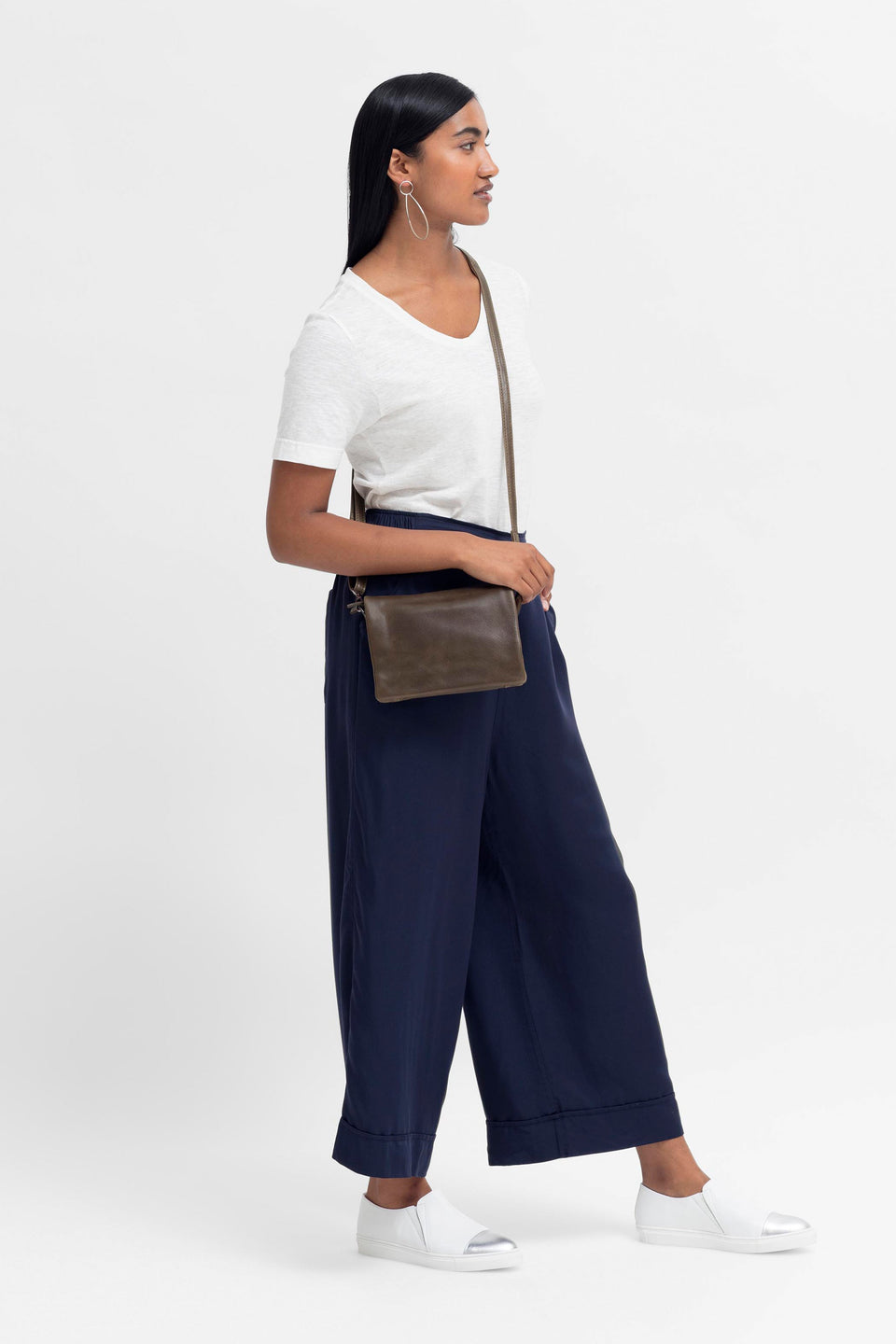 Innset Small Bag Model | Olive