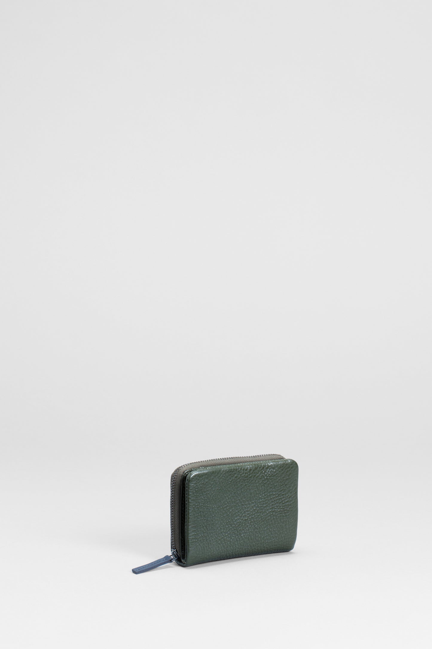 Canutte Leather  Wallet Front | GREEN TEA / NAVY