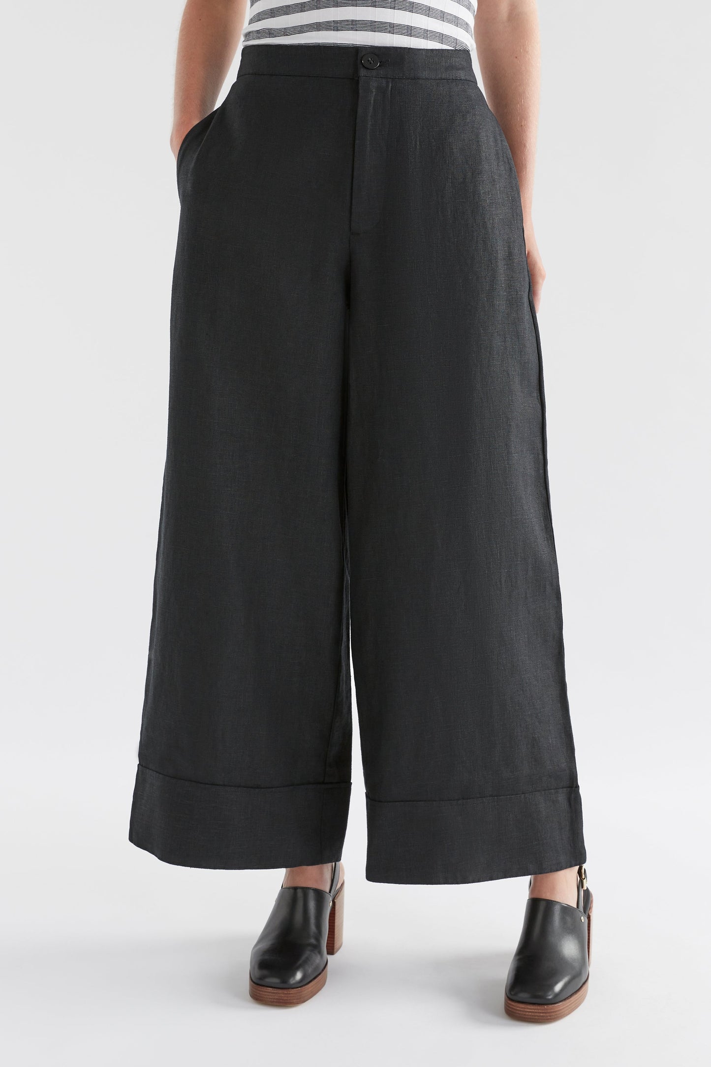 Anneli Linen Pant Model Front crop Bella | BLACK