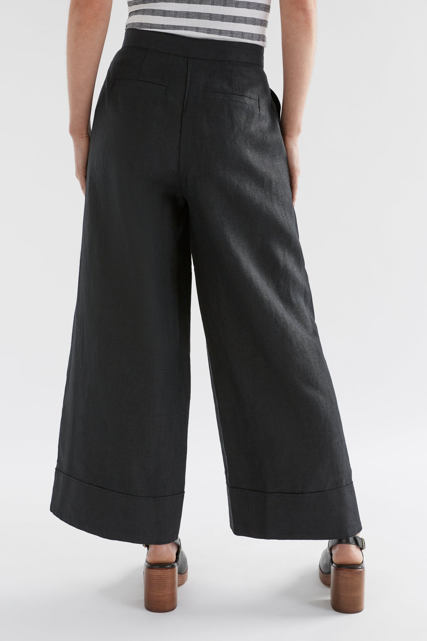 Anneli Linen Pant Model Back Bella Crop | BLACK