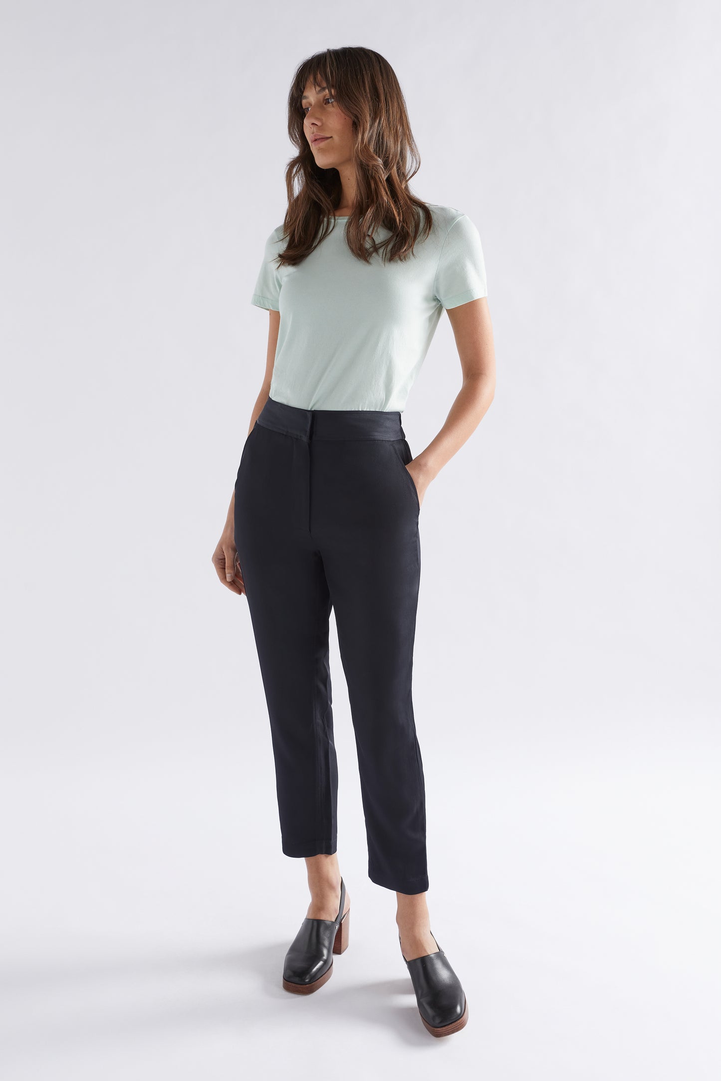 Tailored Kiiltava Pants Model Front | BLACK