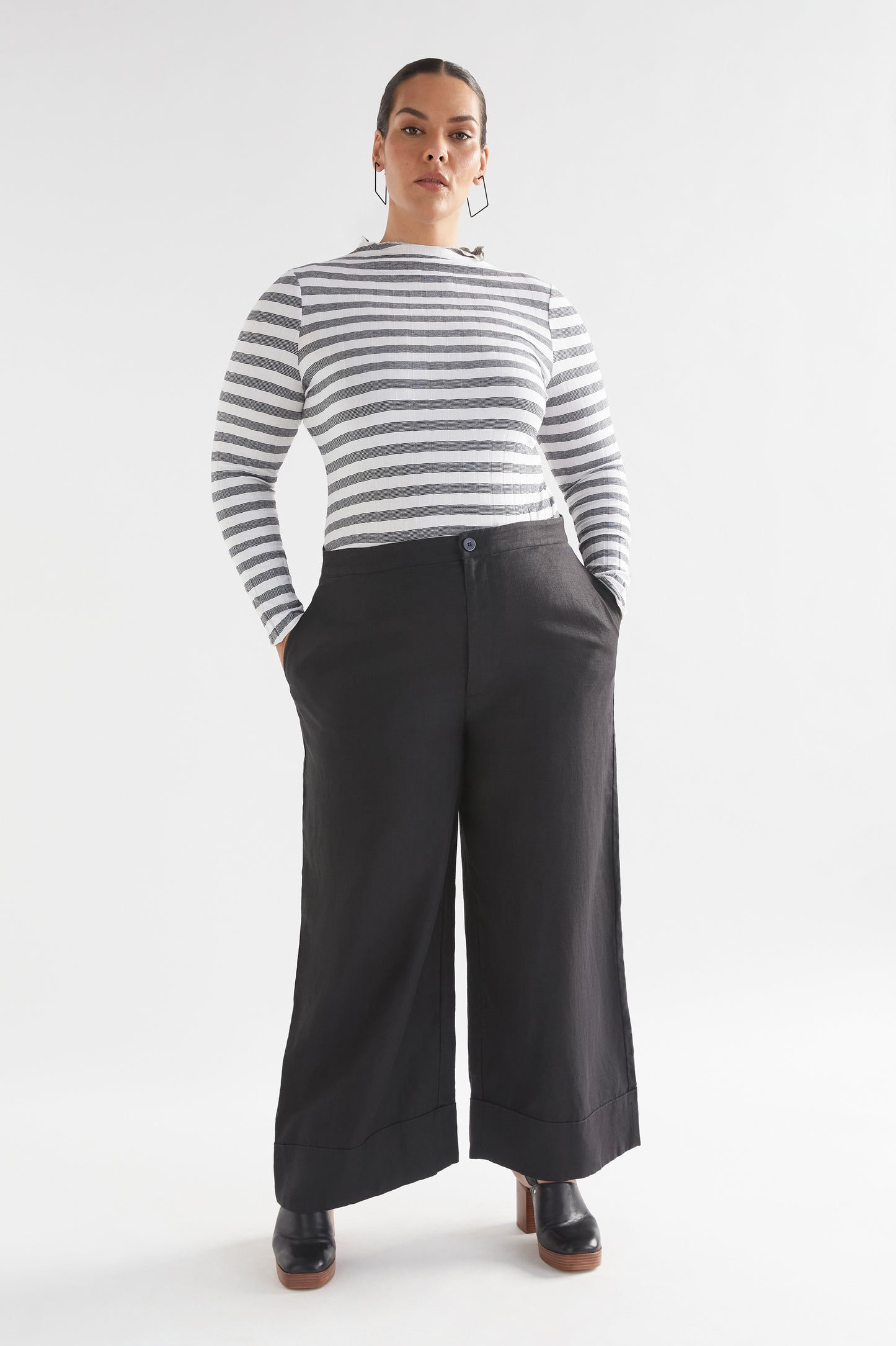 Skiva Striped Organic Cotton Long Sleeve Jersey Turtleneck Top Model Front Curve | WHITE BLACK STRIPE
