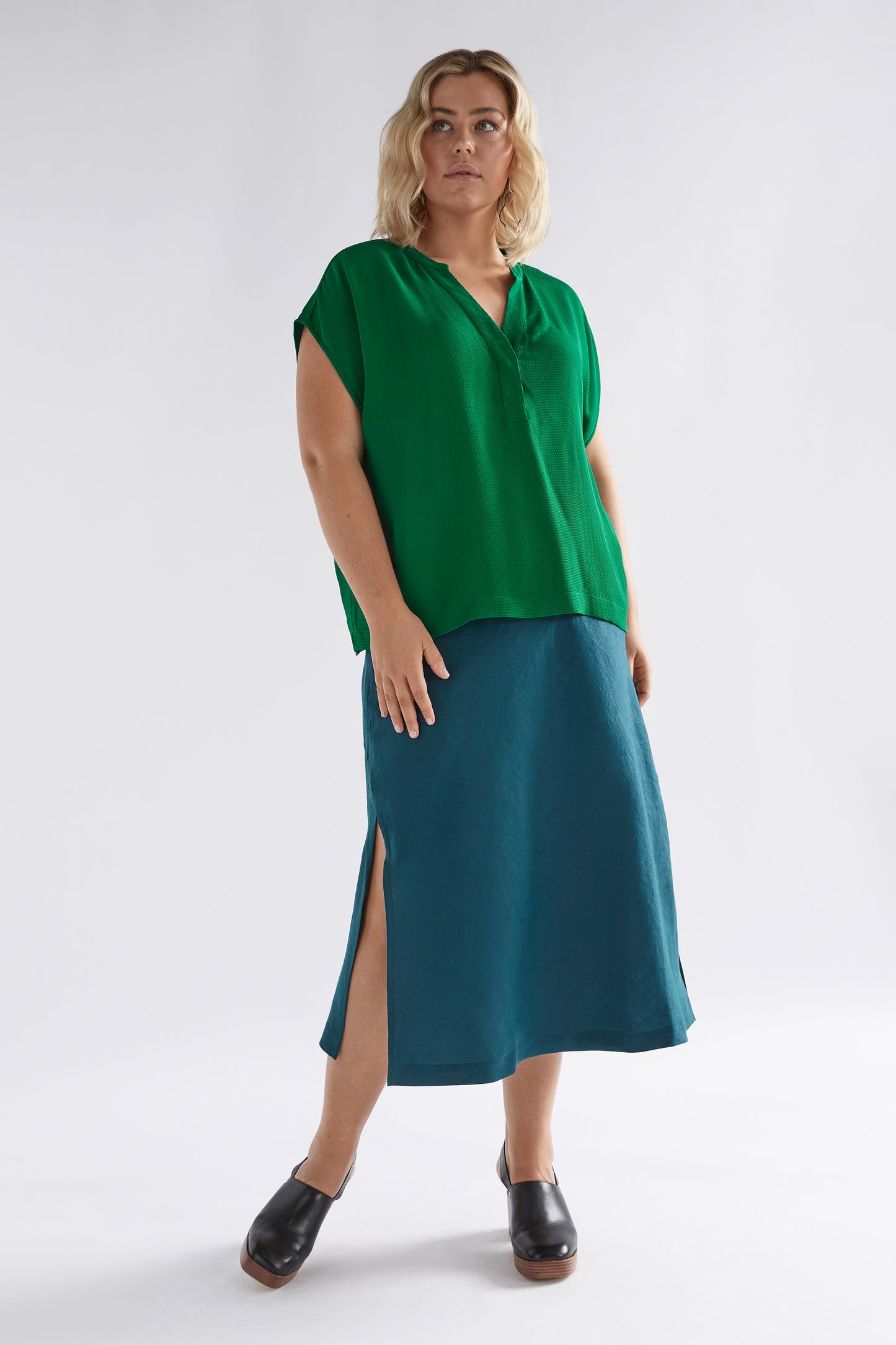 Parq Waffle Crepe V-Neck Top with Cap Sleeve Model Front full body Curve | JEWEL GREEN
