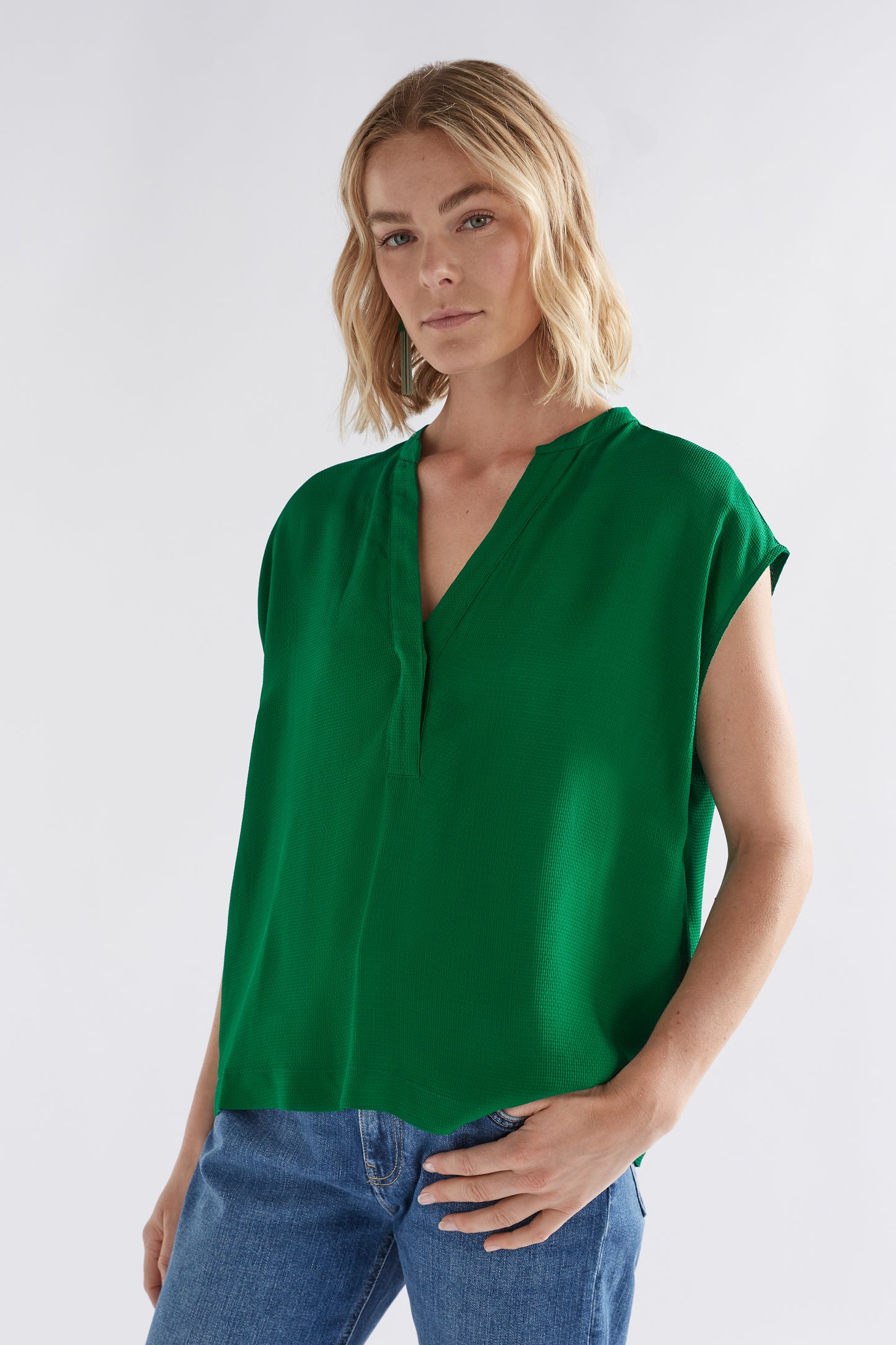 Parq Waffle Crepe V-Neck Top with Cap Sleeve Model Front | JEWEL GREEN