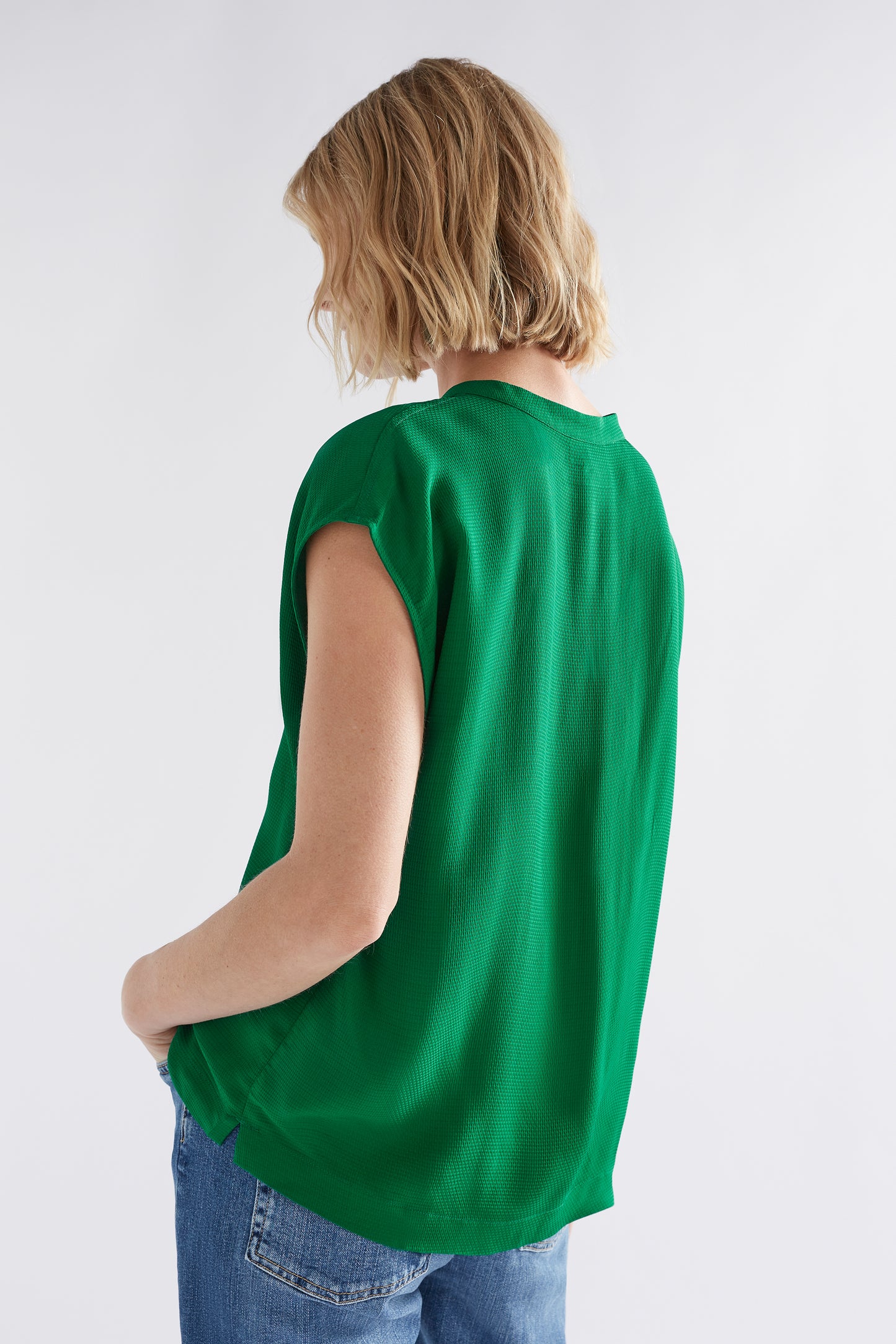 Parq Waffle Crepe V-Neck Top with Cap Sleeve Model Back | JEWEL GREEN