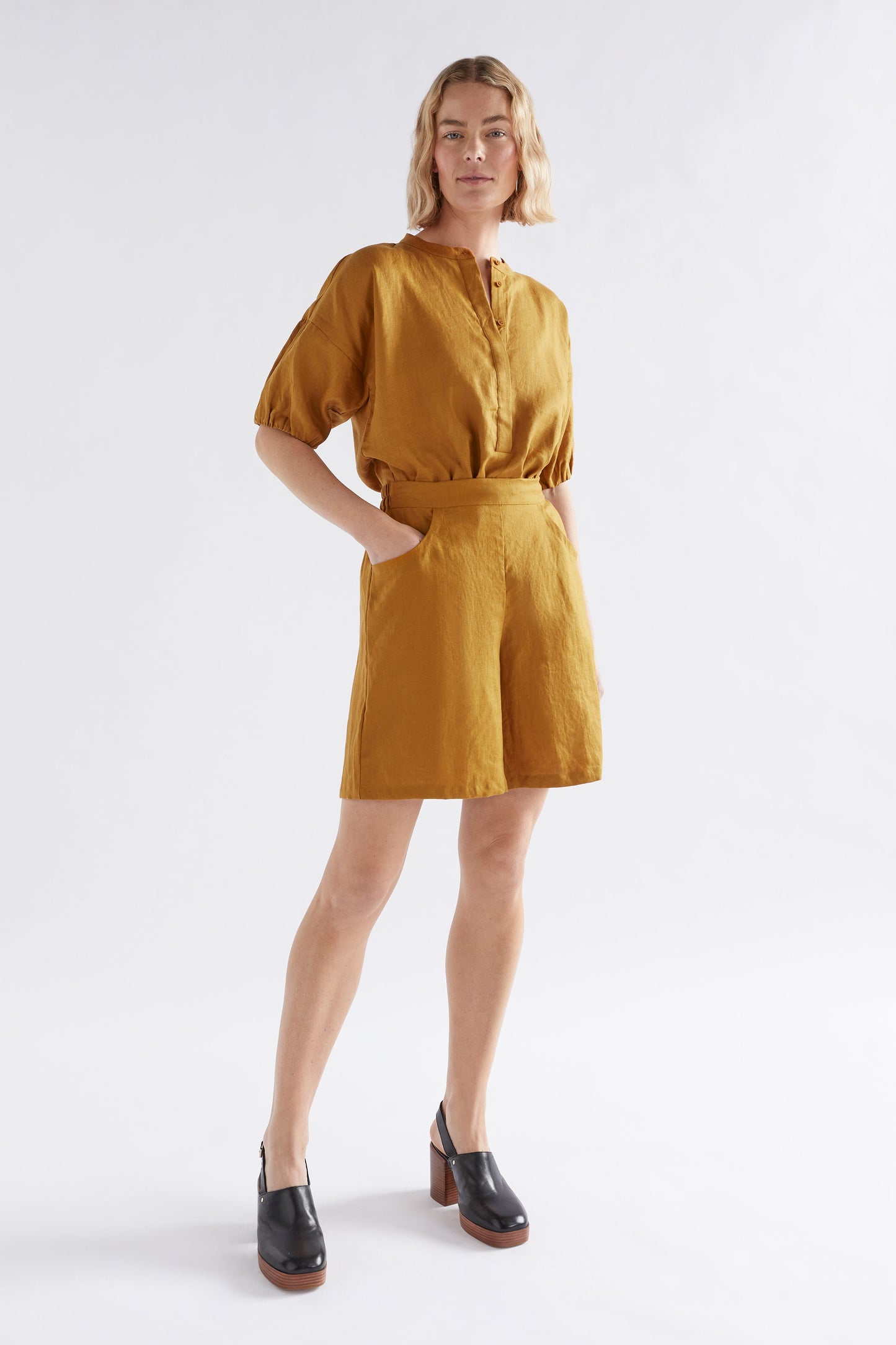 Strom Mid Length Linen Short Model Front | HONEY GOLD