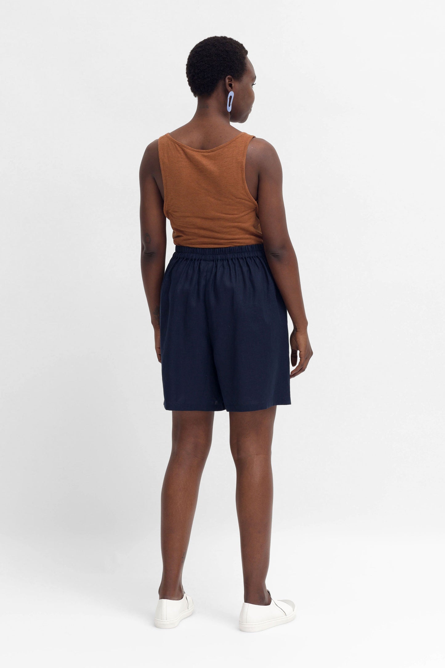 Strom Mid Length Linen Short Model Back Full Body | STEEL BLUE