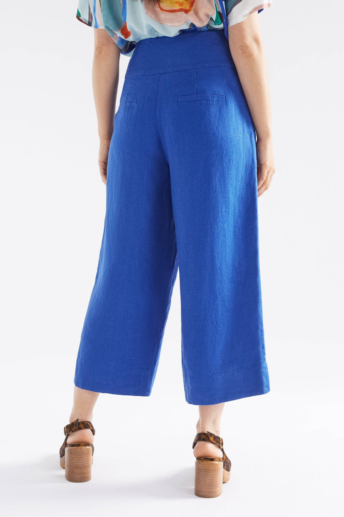 Olsson High Waisted Cropped Linen Pant Model Back | ULTRAMARINE