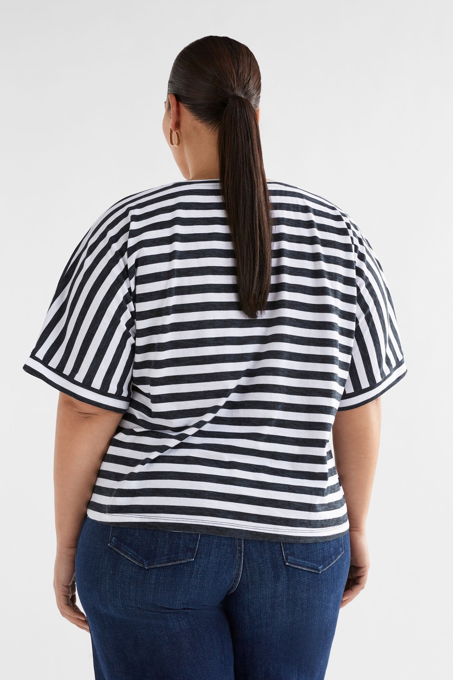 Seter Organic Cotton V-Neck Striped Jersey Tee Model Back Curve | BLACK WHITE