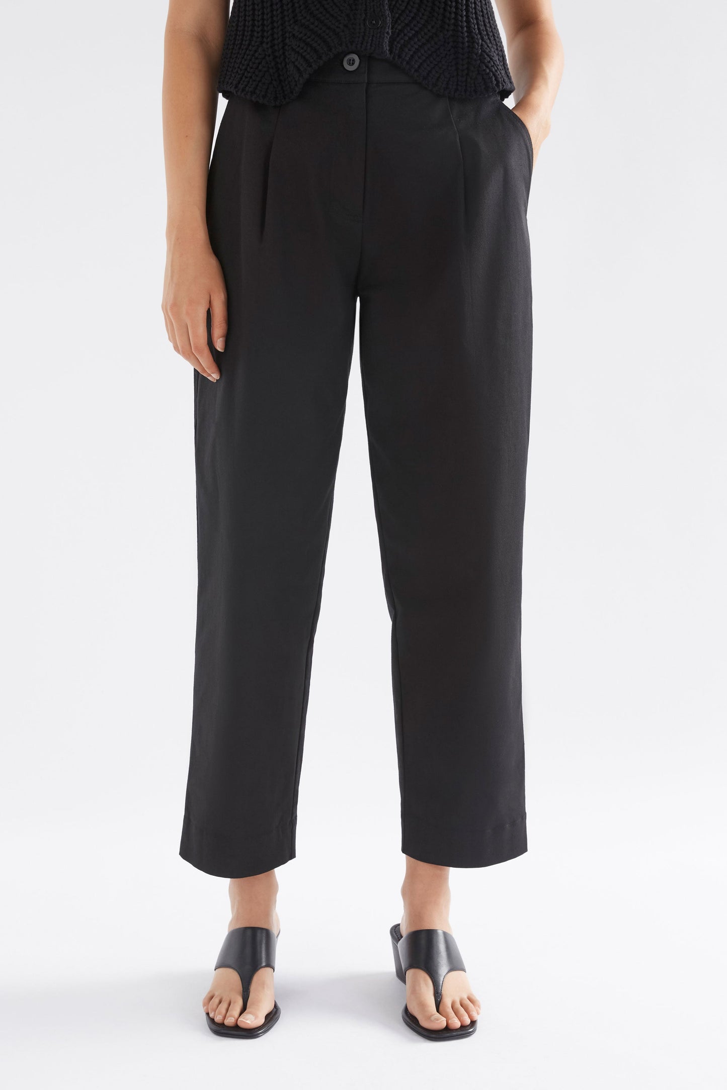 Noorden Organic Cotton-Tencel Pleat Front Pant Model Front | BLACK