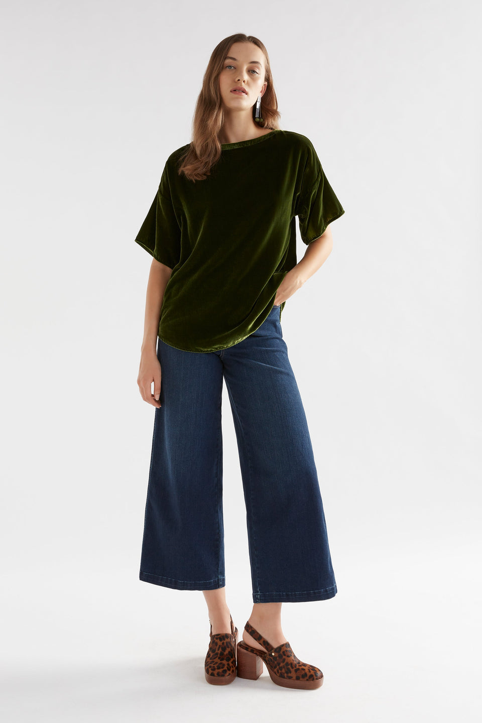 Suuri Boxy Sleeve Drop Shoulder Velvet Top Model Front Full Body | MOSS GREEN