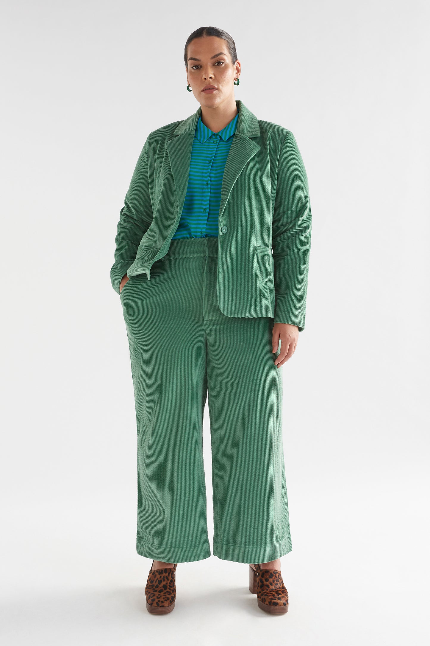 Rhes Chunky Cord Wide Leg Pant Model Front Curve | SEA GREEN