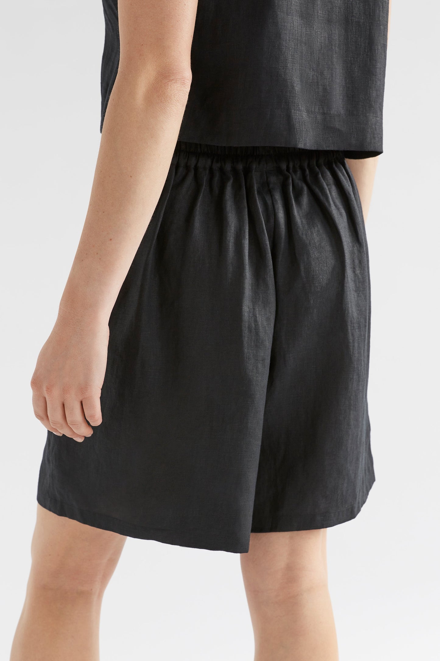 Strom Mid Length Linen Short Model Back crop | BLACK