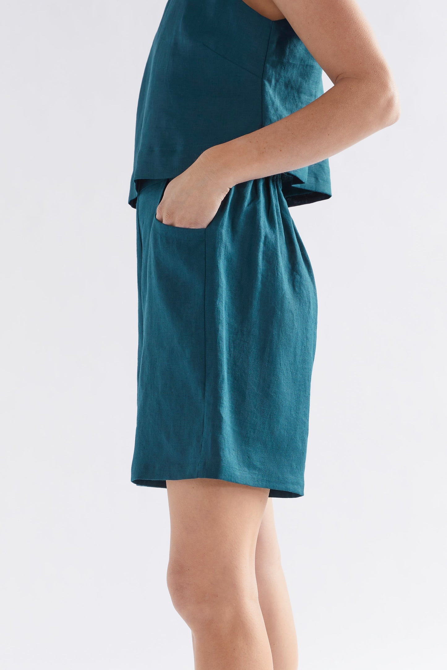 Strom Mid Length Linen Short Model Side | PEACOCK