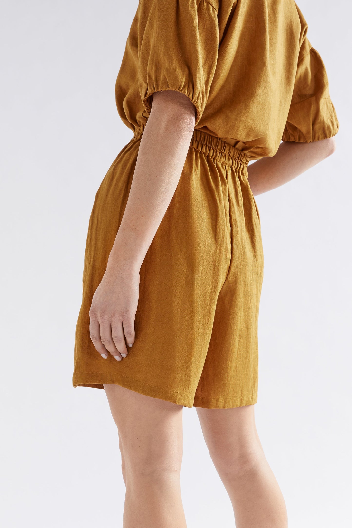 Strom Mid Length Linen Short Model Back | HONEY GOLD