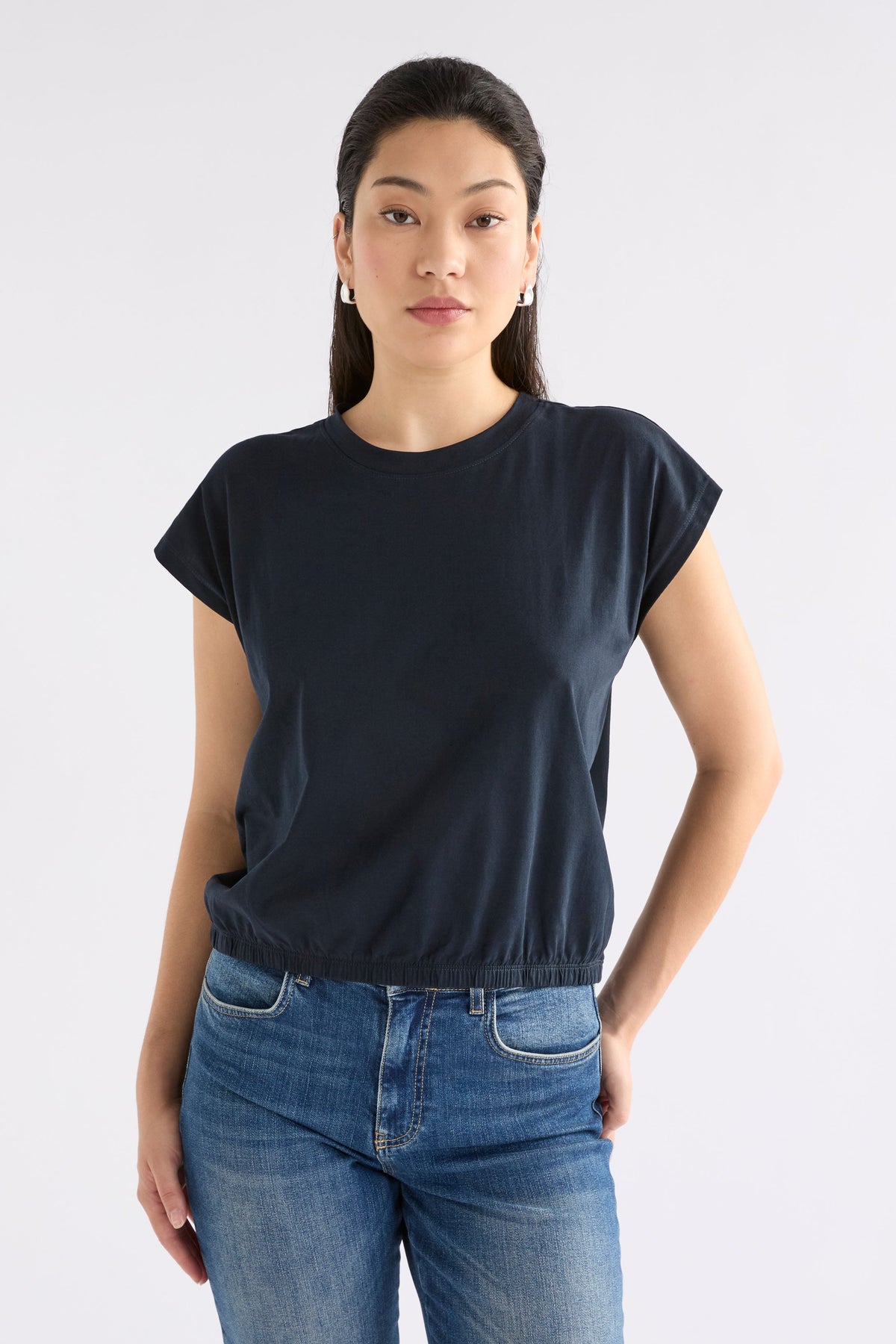 Kruise Organic Cotton Jersey Cropped Elastic Hem Semi Cropped Tee Model Front | SPACE BLUE