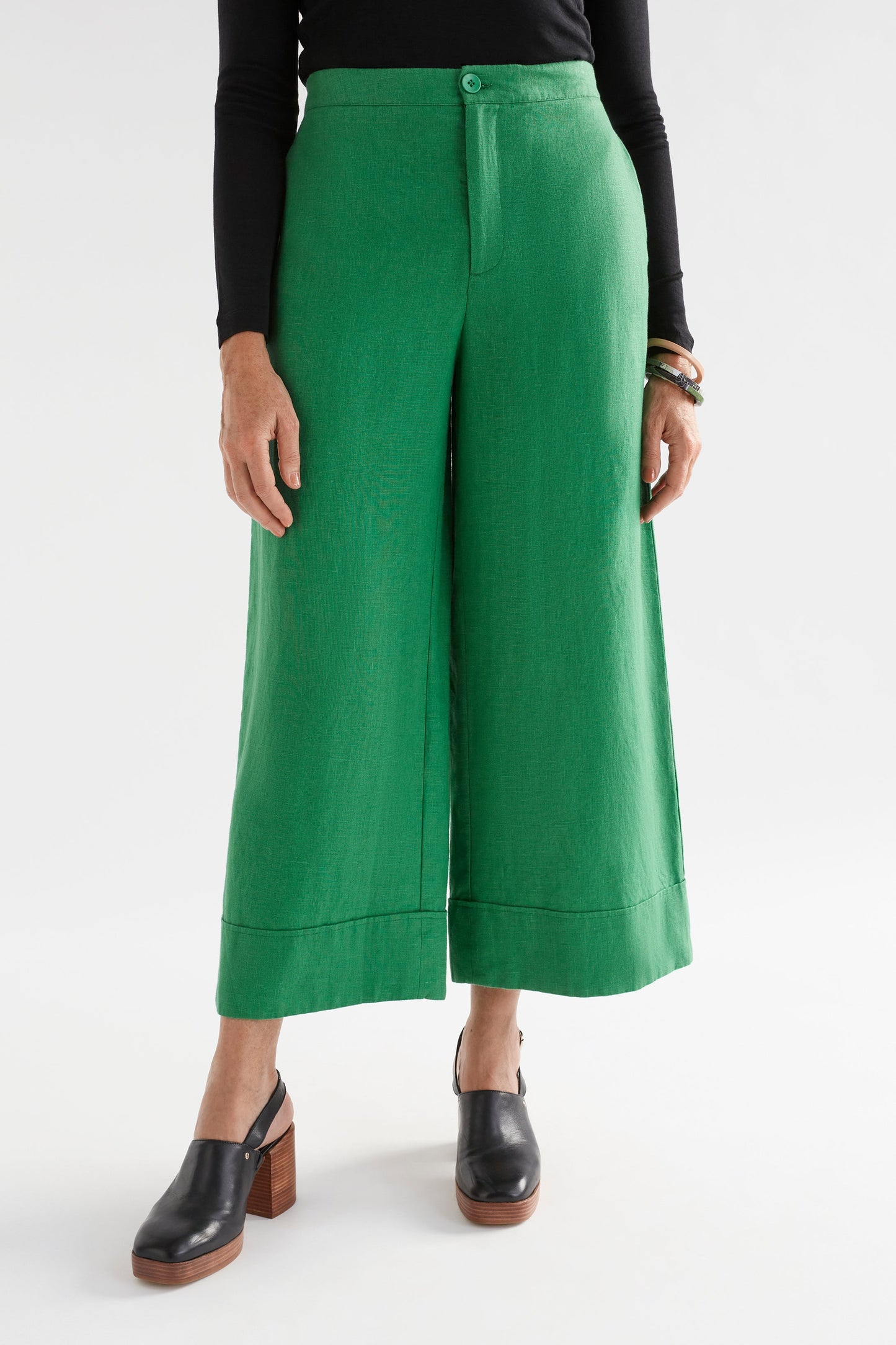 Anneli Linen Pant Model Front | IVY GREEN