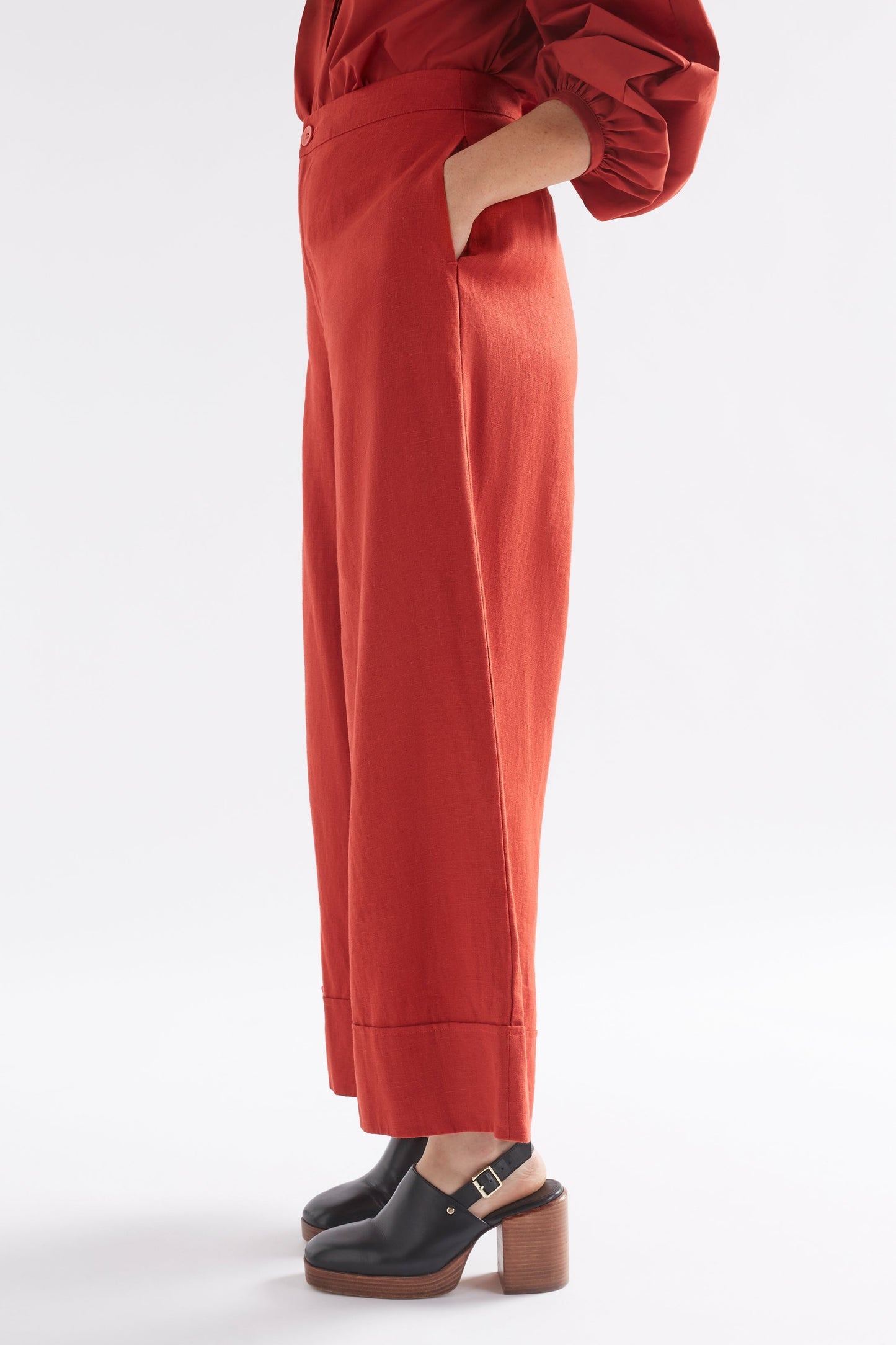 Anneli Linen Pant Model Side | SANGRIA