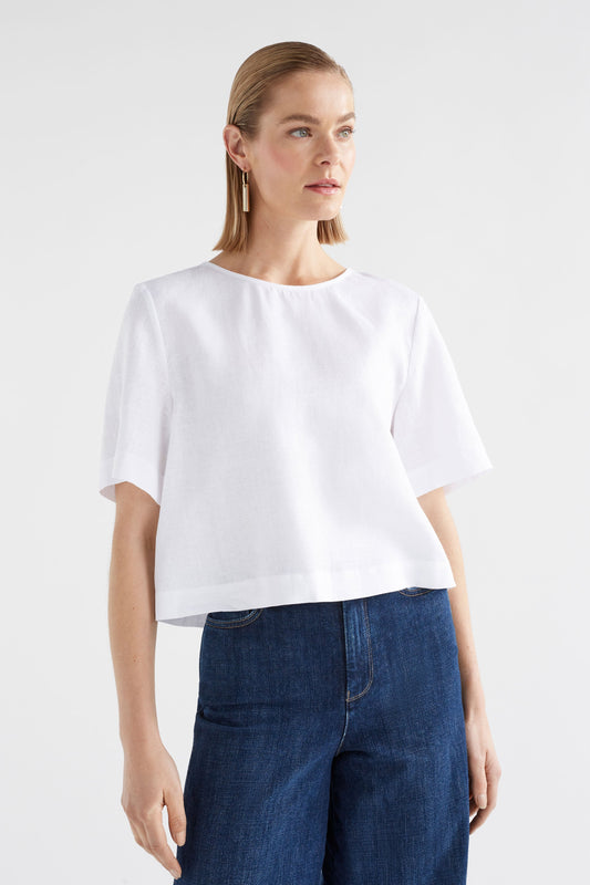 Honnor Linen Crop Pleat Back Top Model Front | WHITE