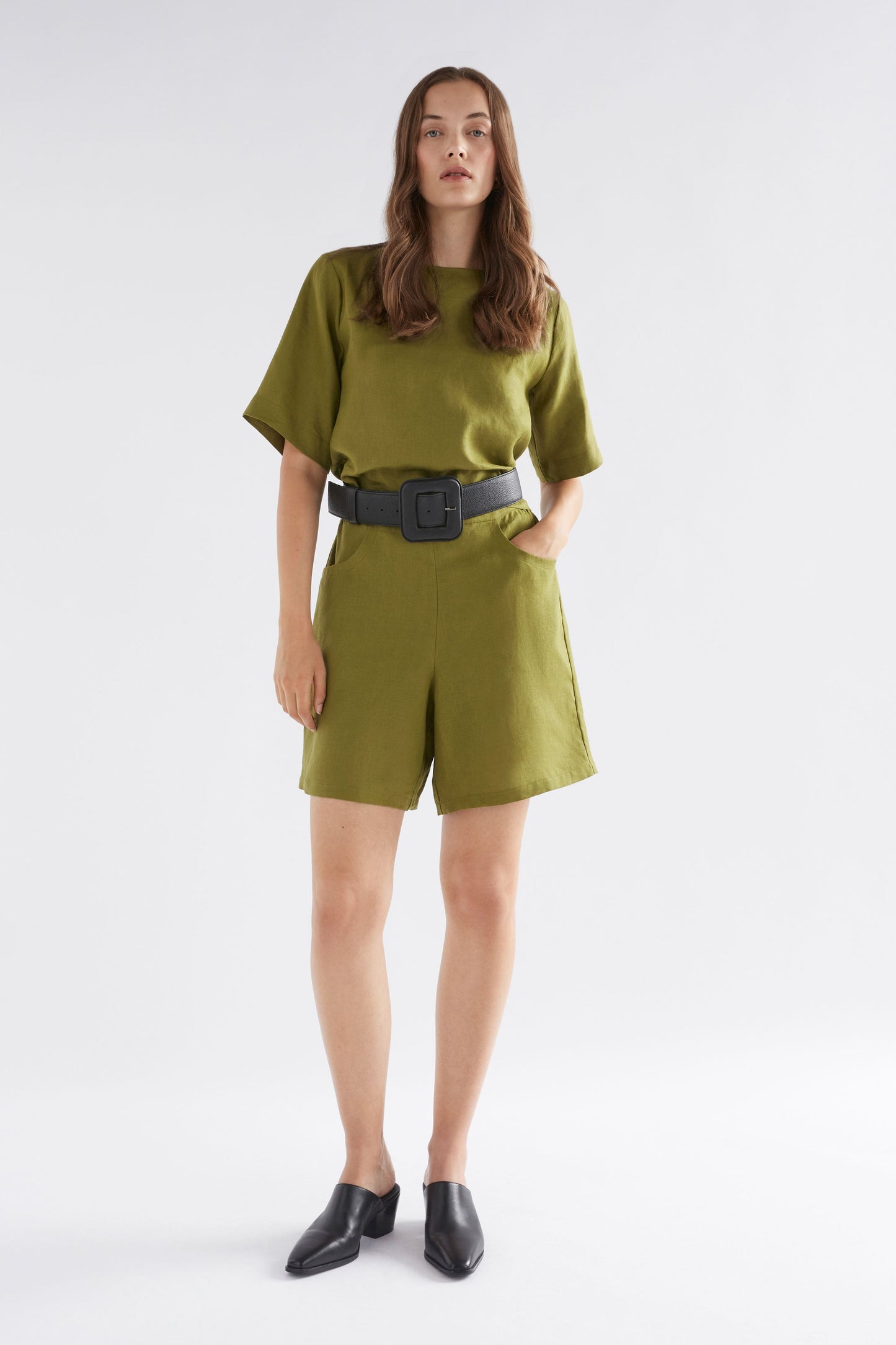 Honnor Linen Cropped Pleat Back Feature Top Model Front full body | ARTICHOKE