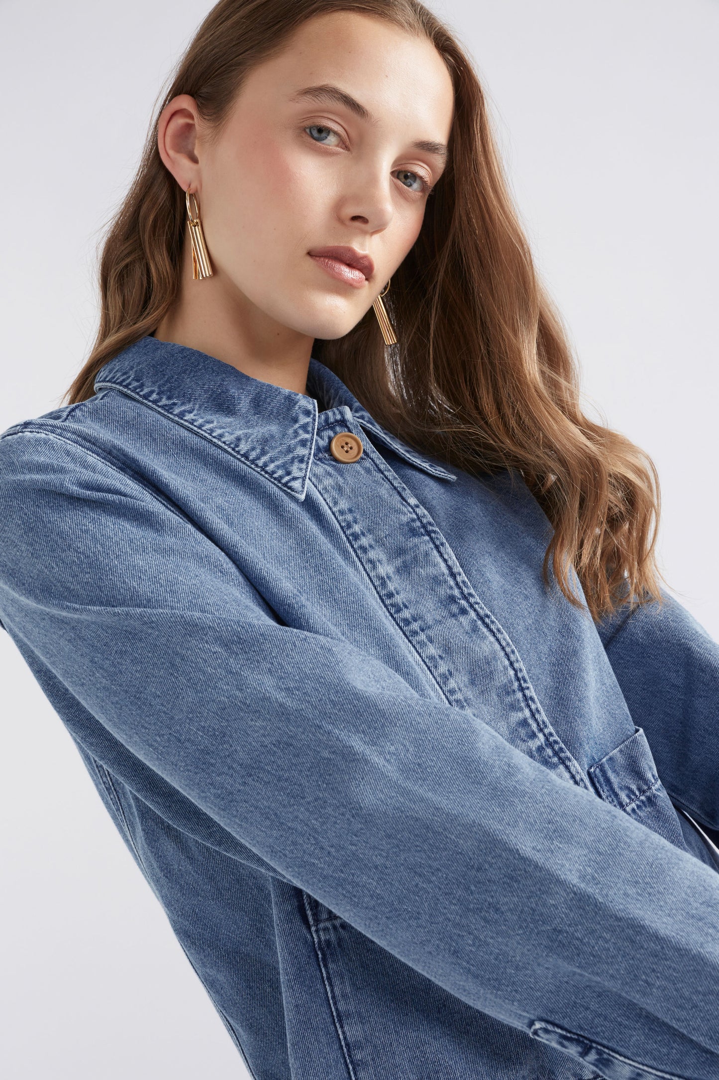 Arbet Organic Cotton Patch Pocket Denim Jacket Front detail 2 | CHAMBRAY BLUE