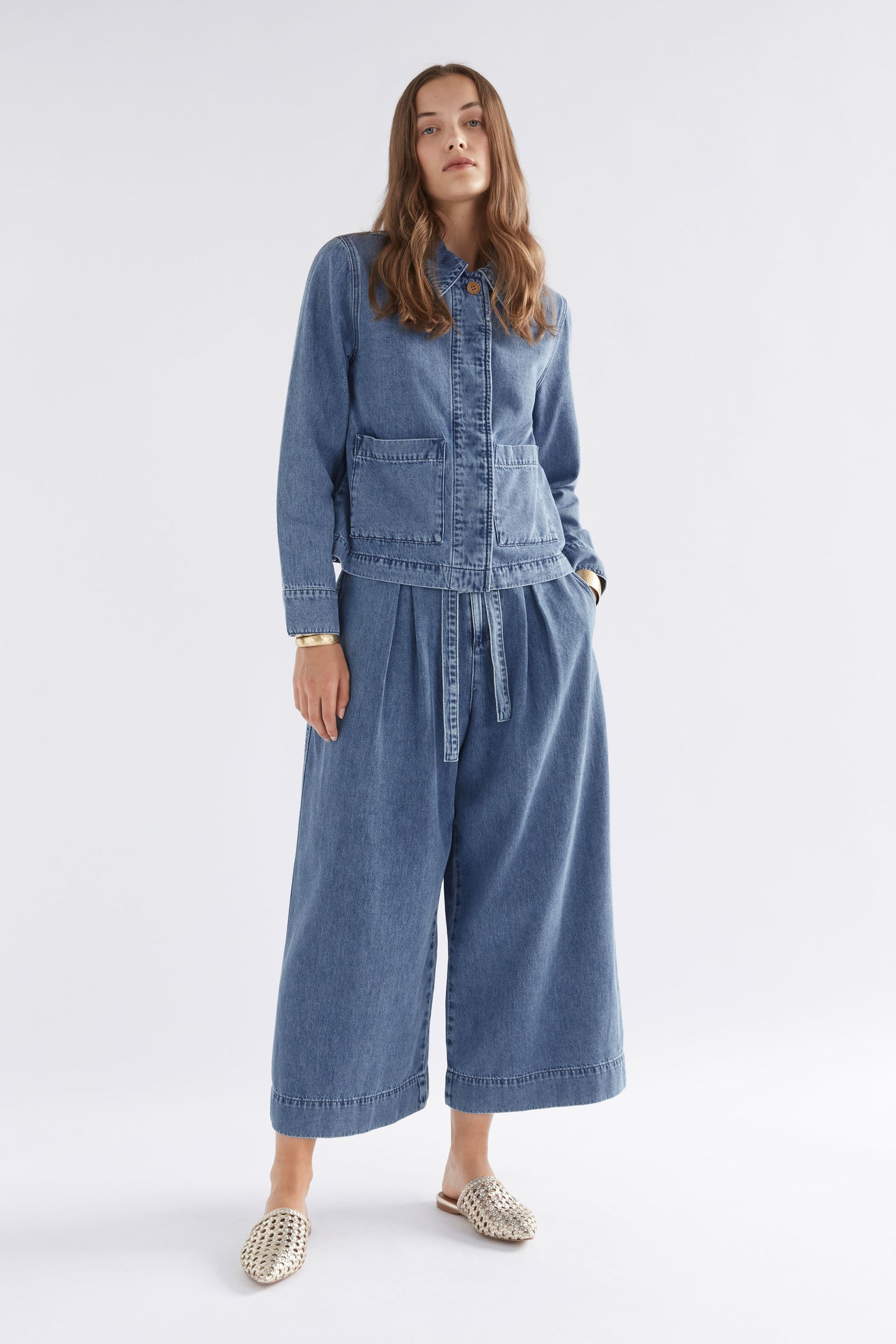 Arbet High Waisted Wide Leg Paper Bag Waist Jean Front With Jacket | CHAMBRAY BLUE