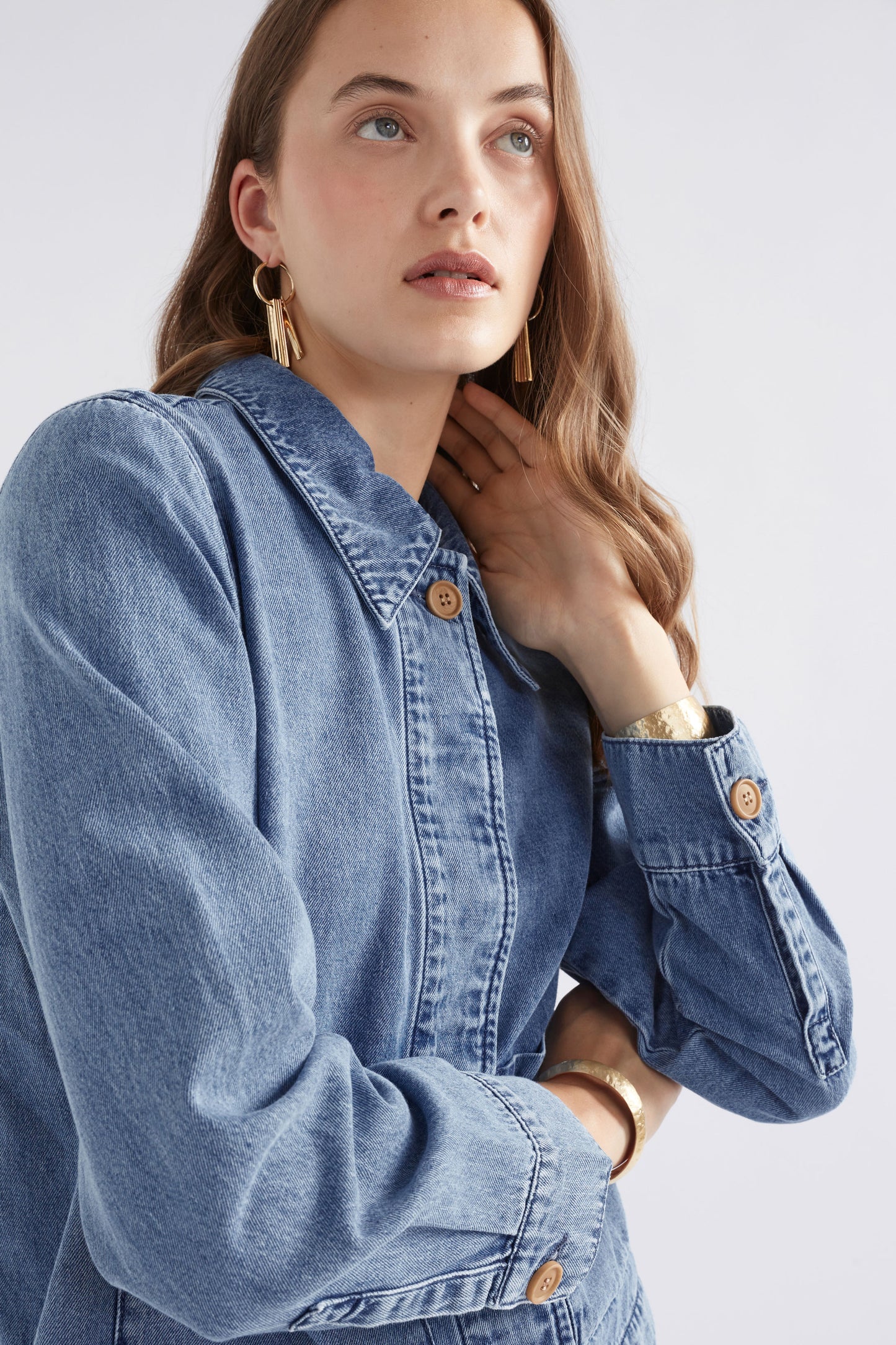 Arbet Organic Cotton Patch Pocket Denim Jacket Front detail | CHAMBRAY BLUE